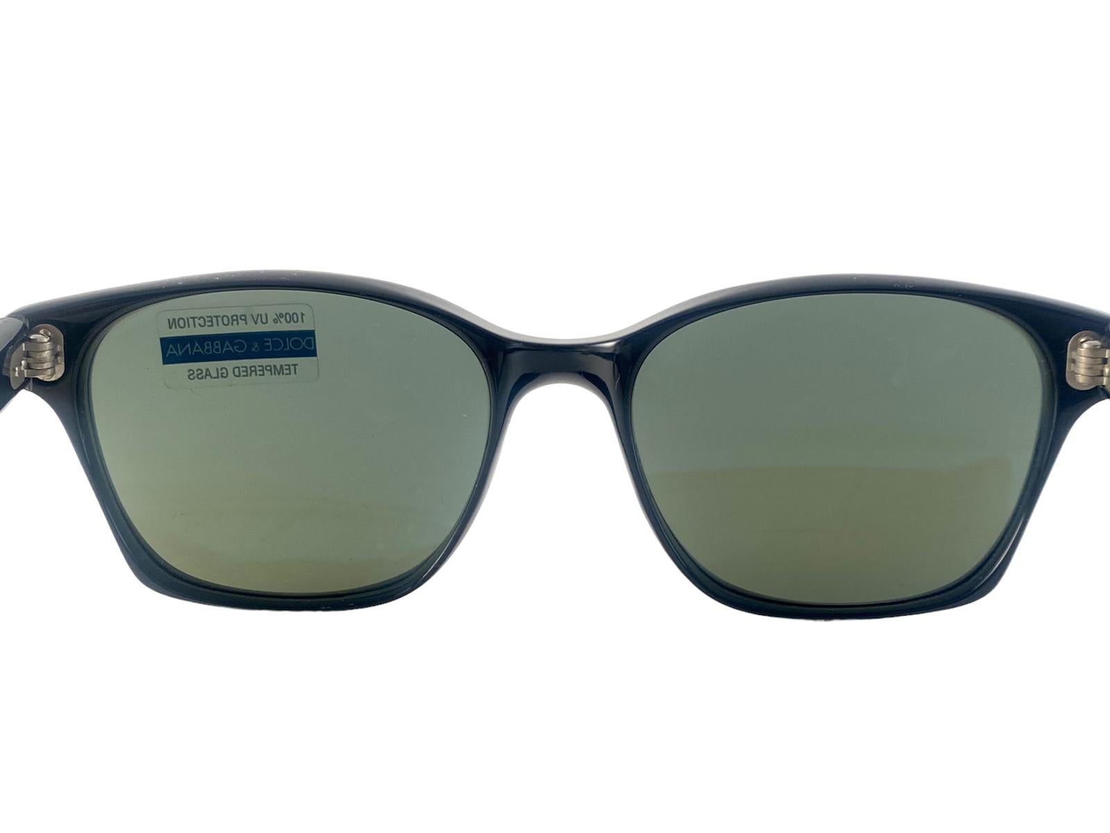 Women's or Men's Vintage Dolce & Gabbana DG 7195 Black Frame Sunglasses 2000's Y2K For Sale
