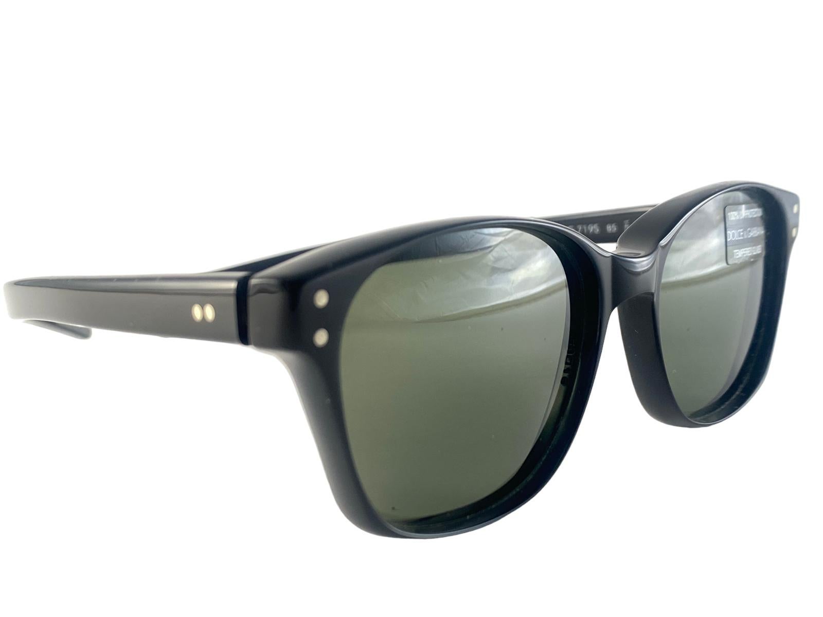 Vintage Dolce & Gabbana DG 7195 Black Frame Sunglasses 2000's Y2K For Sale 1