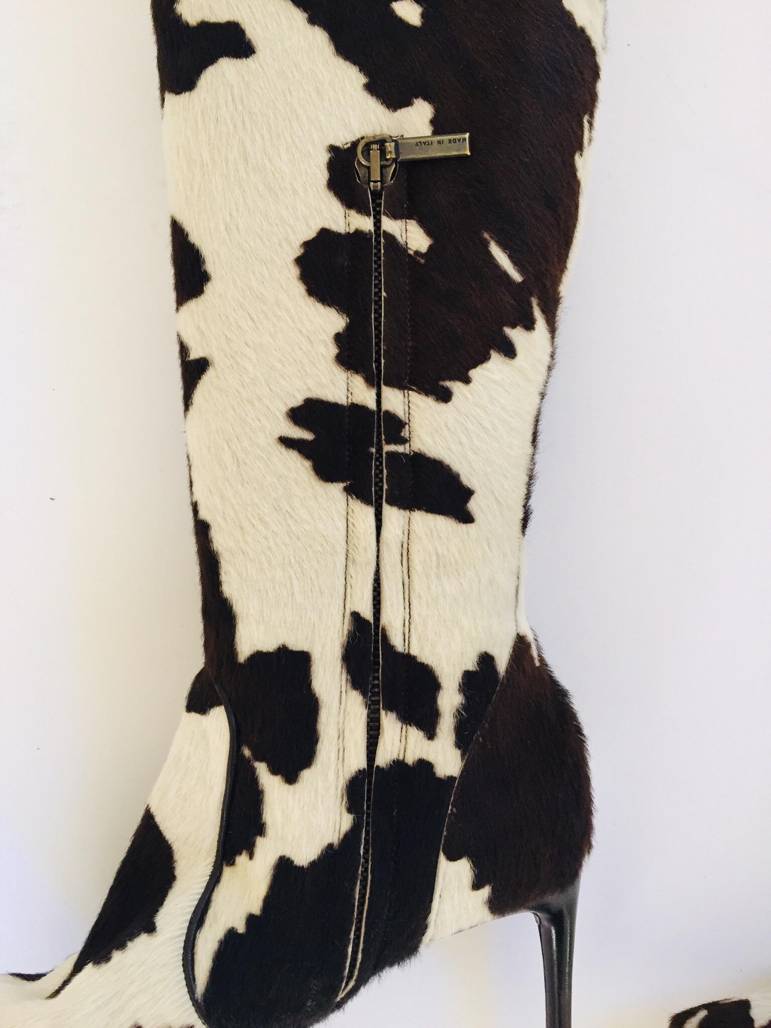 Dolce Gabbana Fitted Stiefel mit Tierdruck im Zustand „Gut“ im Angebot in North Hollywood, CA