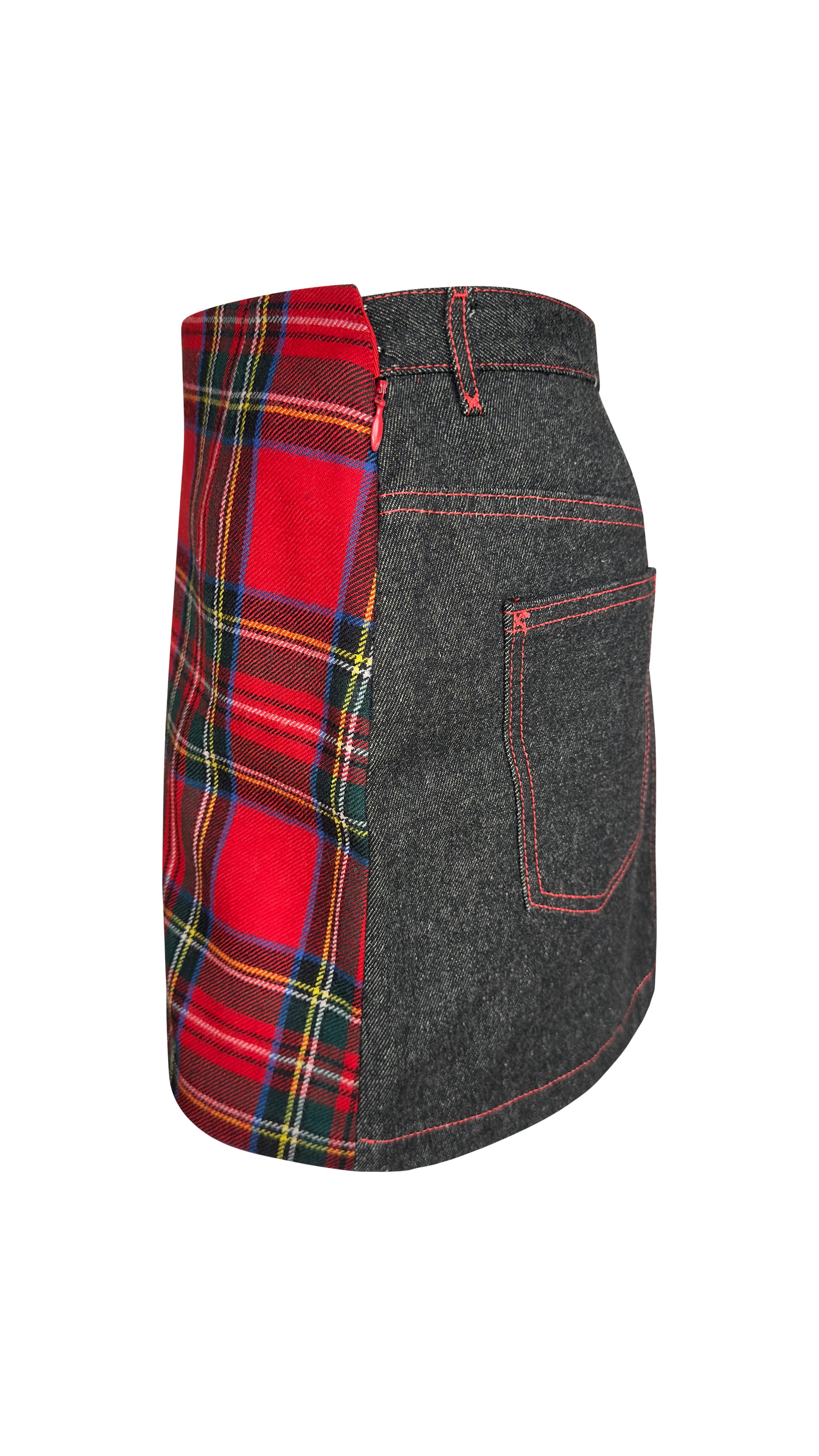 Vintage Dolce & Gabbana runway plaid  mini skirt  F/W 1999 In Excellent Condition In London, GB