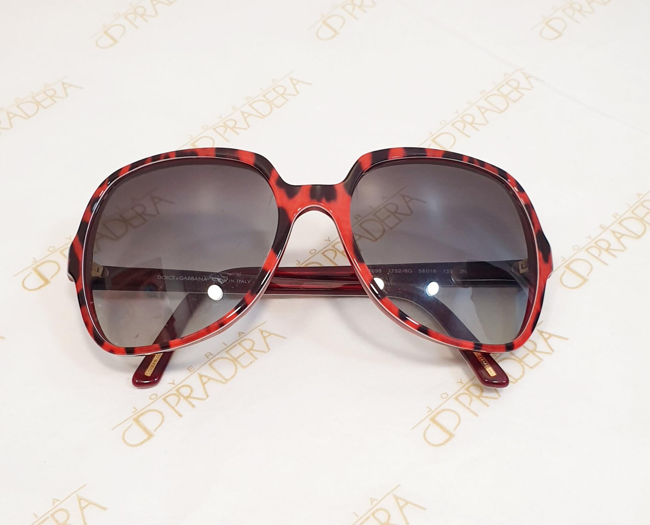  DOLCE & GABBANA DG 4098 1752/8G Red Blue Aunthentic Sunglasses 58-18
Vintage luxury oversized Dolce Gabbana sunglasses for women
Made Italy
Lens Size:  5,71cm 2.25inches x 5,71cm  2'25inches

.




READY TO SHIP
*Shipment of this piece is not