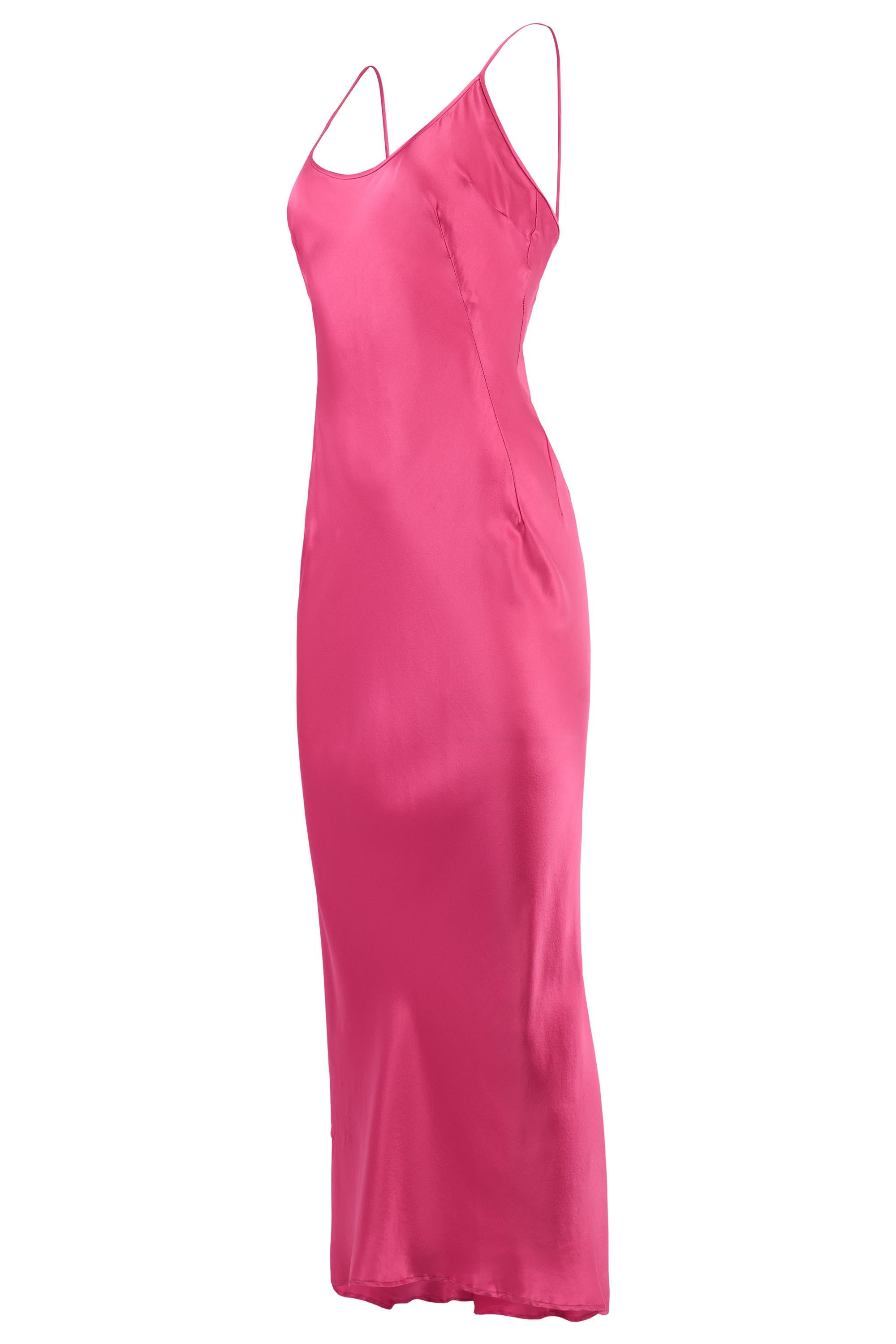 Robe Vintage Dolce&Gabbana circa 1990's en soie rose. Fabrice se compose d'un corps en soie rose fuchsia, de bretelles spaghetti et d'une encolure dégagée. Fermeture à glissière au dos. 

En excellent état vintage. 

Marque : Dolce & Gabbana
Couleur