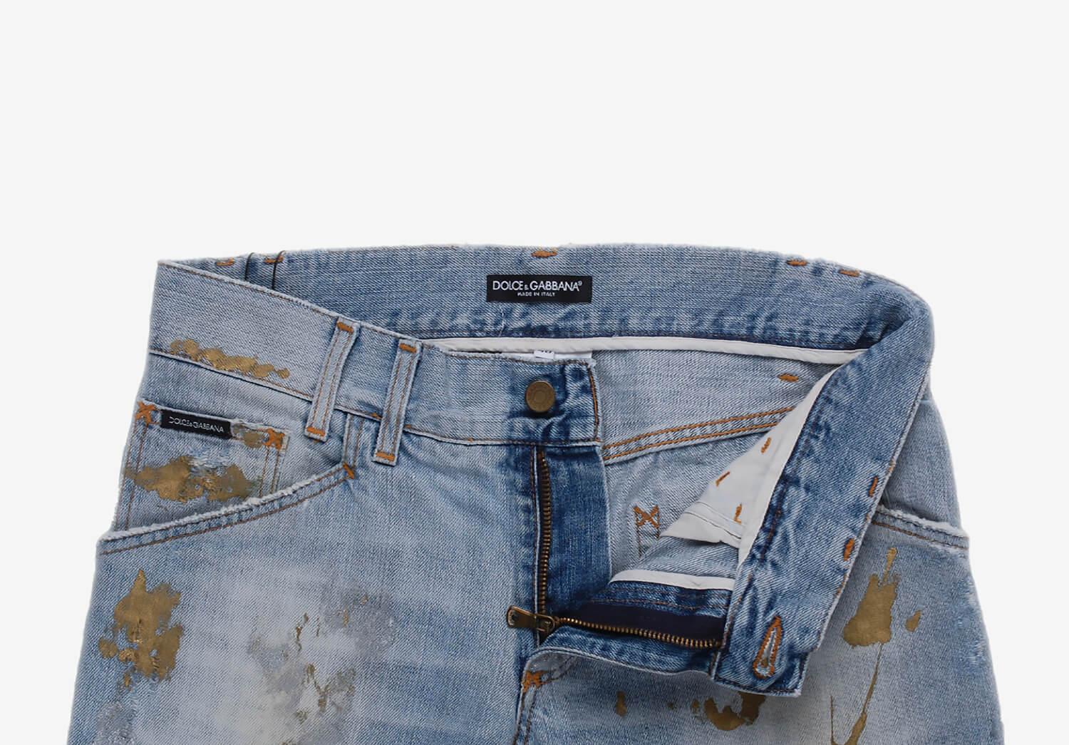 Item for sale is 100% genuine Dolce&Gabbana Mainline Painter Jeans
Color: Blue
(An actual color may a bit vary due to individual computer screen interpretation)
Material: 100% cotton
Tag size: ITA48, runs W31/32
These jeans are great quality item.