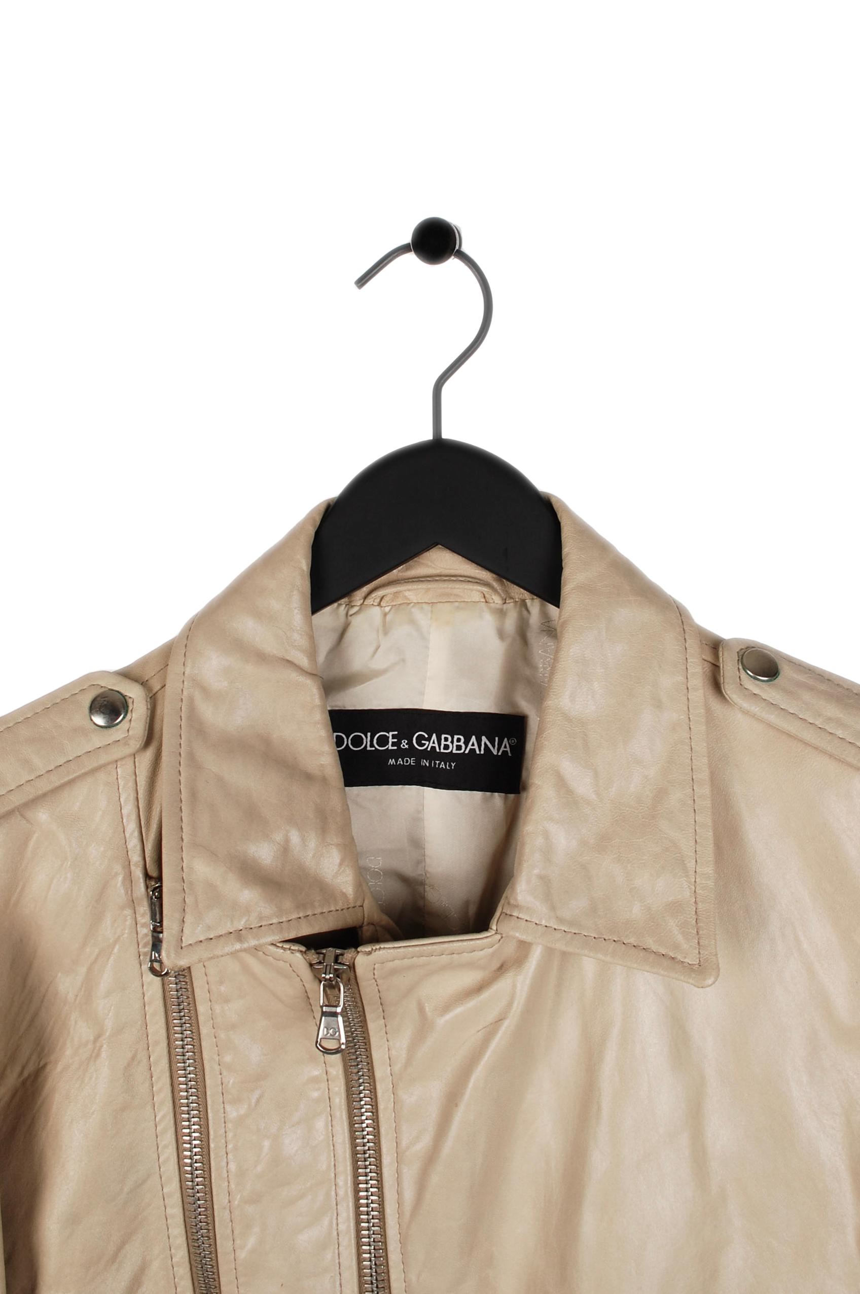 Item for sale is 100% genuine Dolce&Gabbana Biker Leather Jacket, S014 (very long sleeves)
Color: Beige
(An actual color may a bit vary due to individual computer screen interpretation)
Material: 100% leather
Tag size: 46ITA (runs M/L)
This jacket