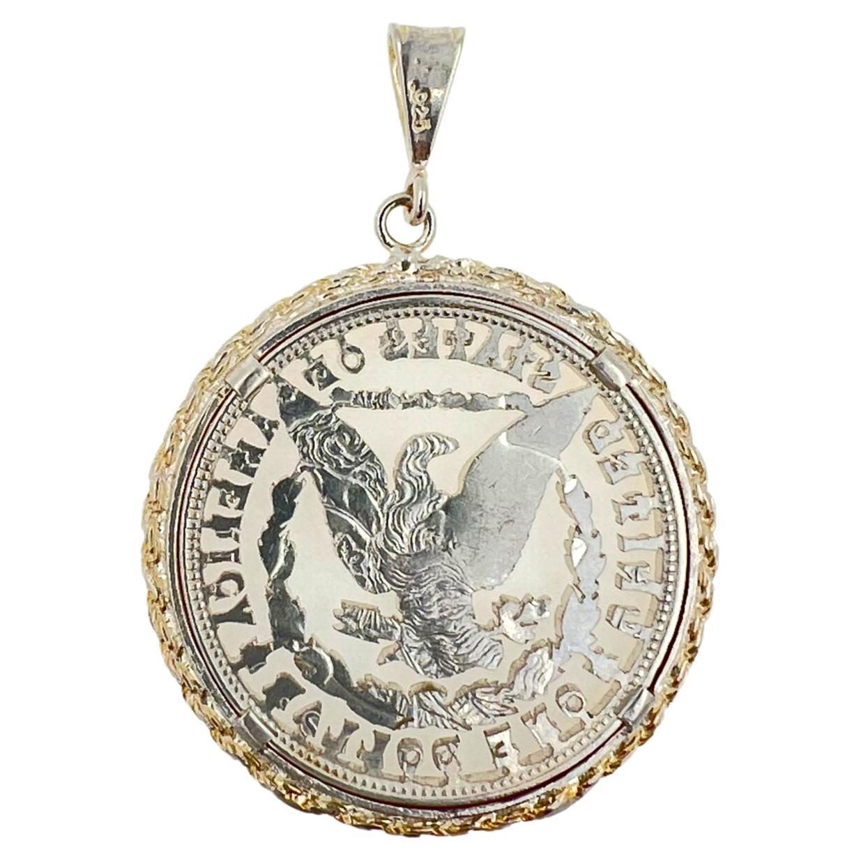 Argent massif 925 
45 mm de diamètre de la pièce
Véritable pièce de monnaie vintage (sculptée) 
Pendentif uniquement
Artisanal et unique
Très bon rapport qualité/prix