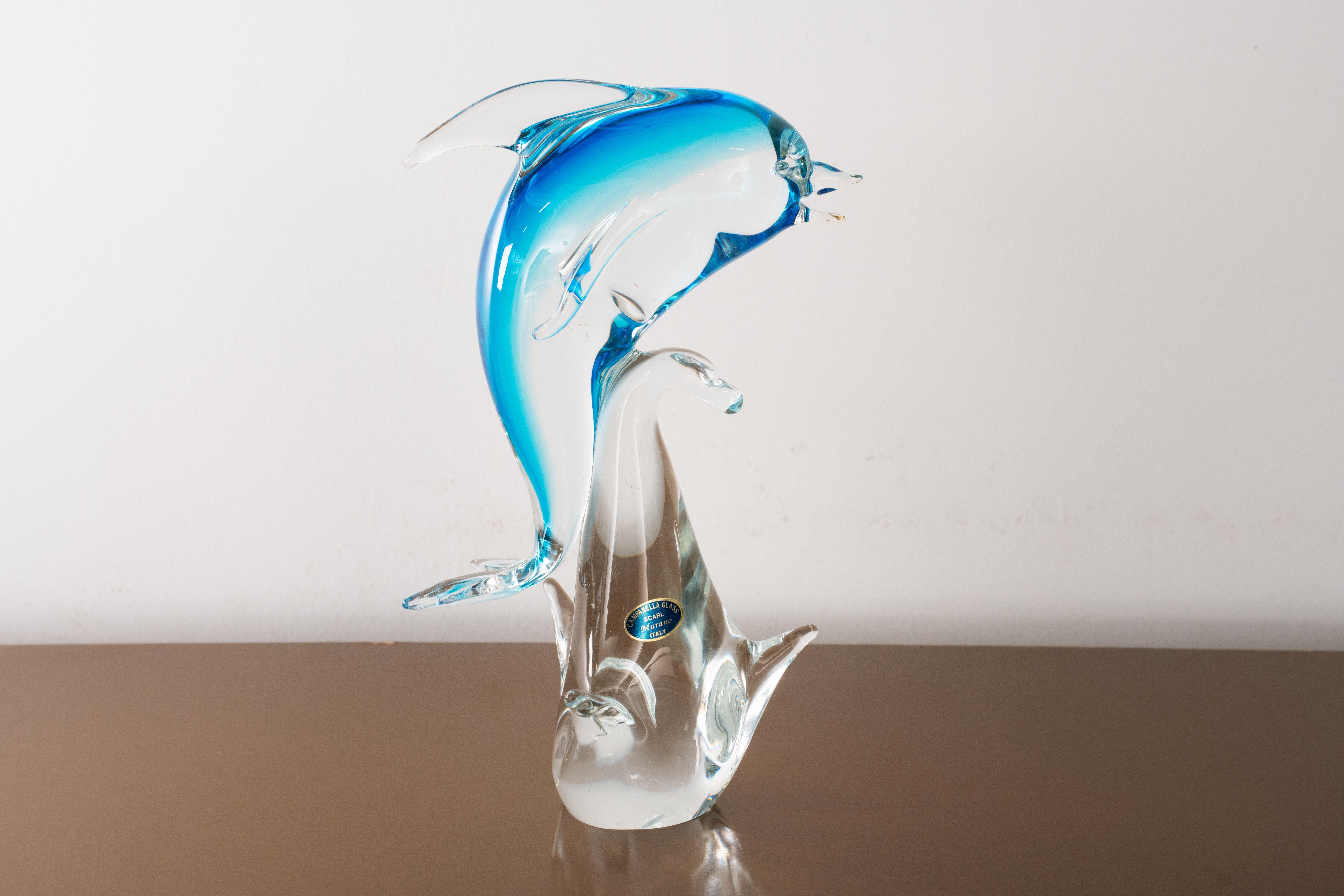 Italiano Scultura delfino vintage in vetro di Murano blu e cristallo, Italia in stock in vendita
