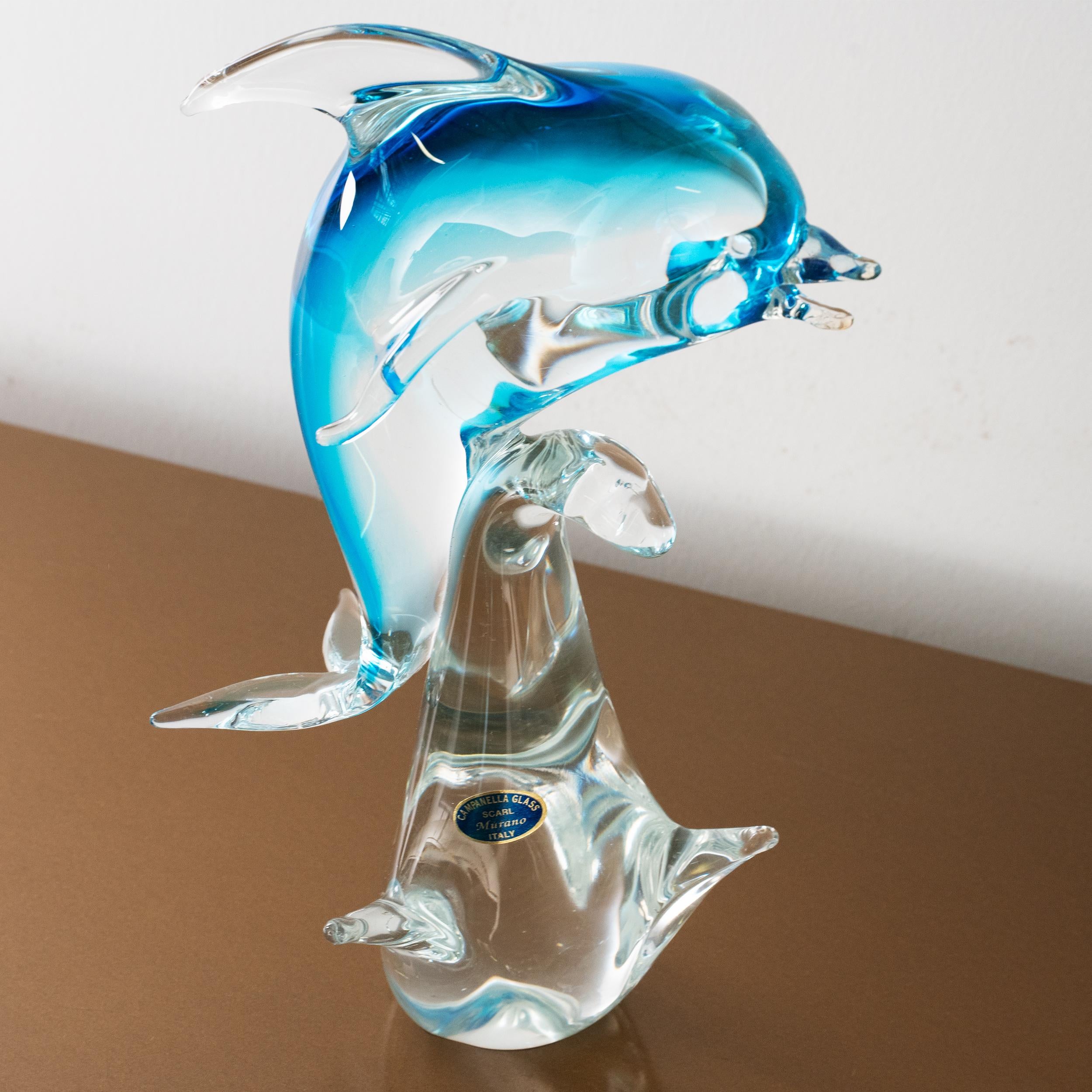 Fatto a mano Scultura delfino vintage in vetro di Murano blu e cristallo, Italia in stock in vendita