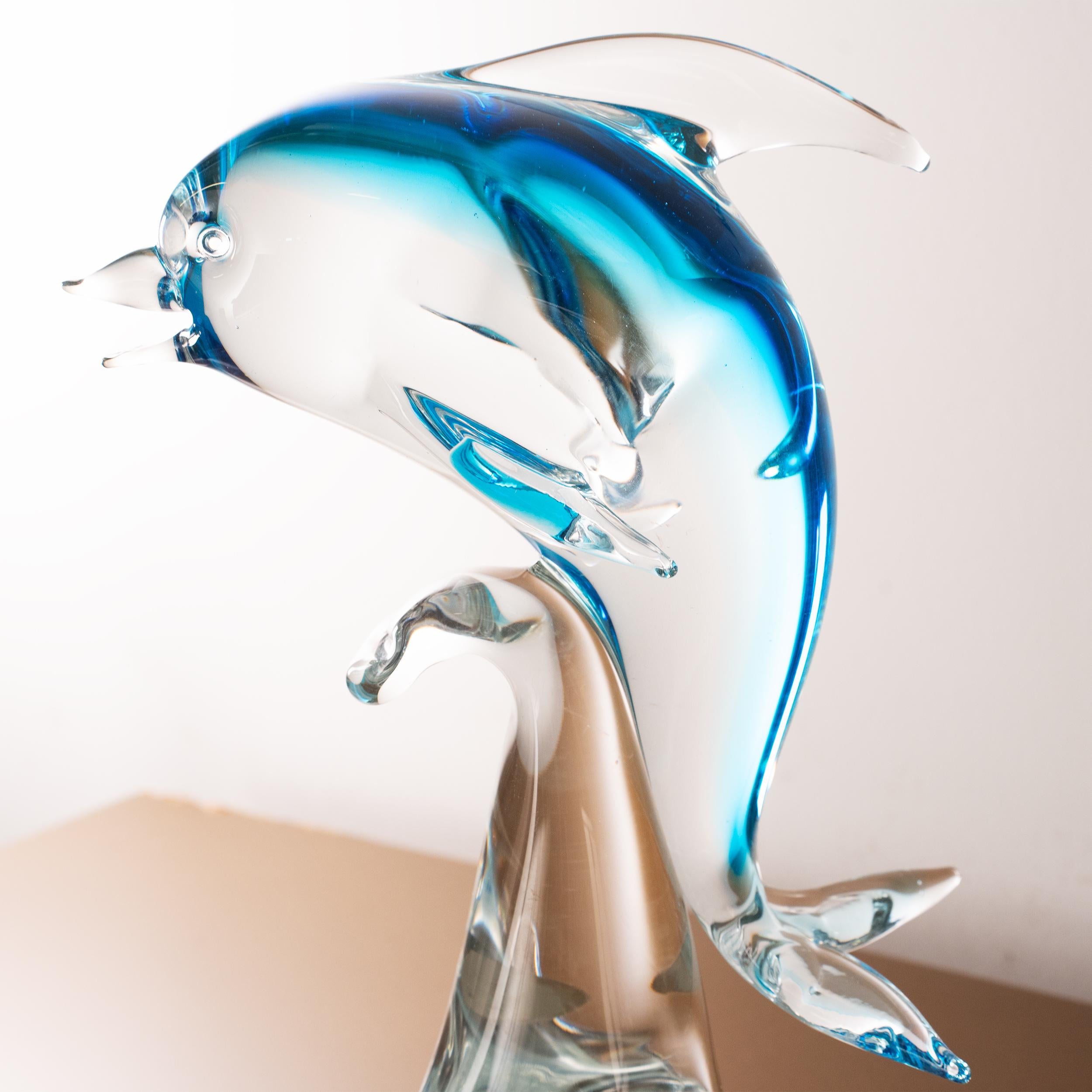 XX secolo Scultura delfino vintage in vetro di Murano blu e cristallo, Italia in stock in vendita