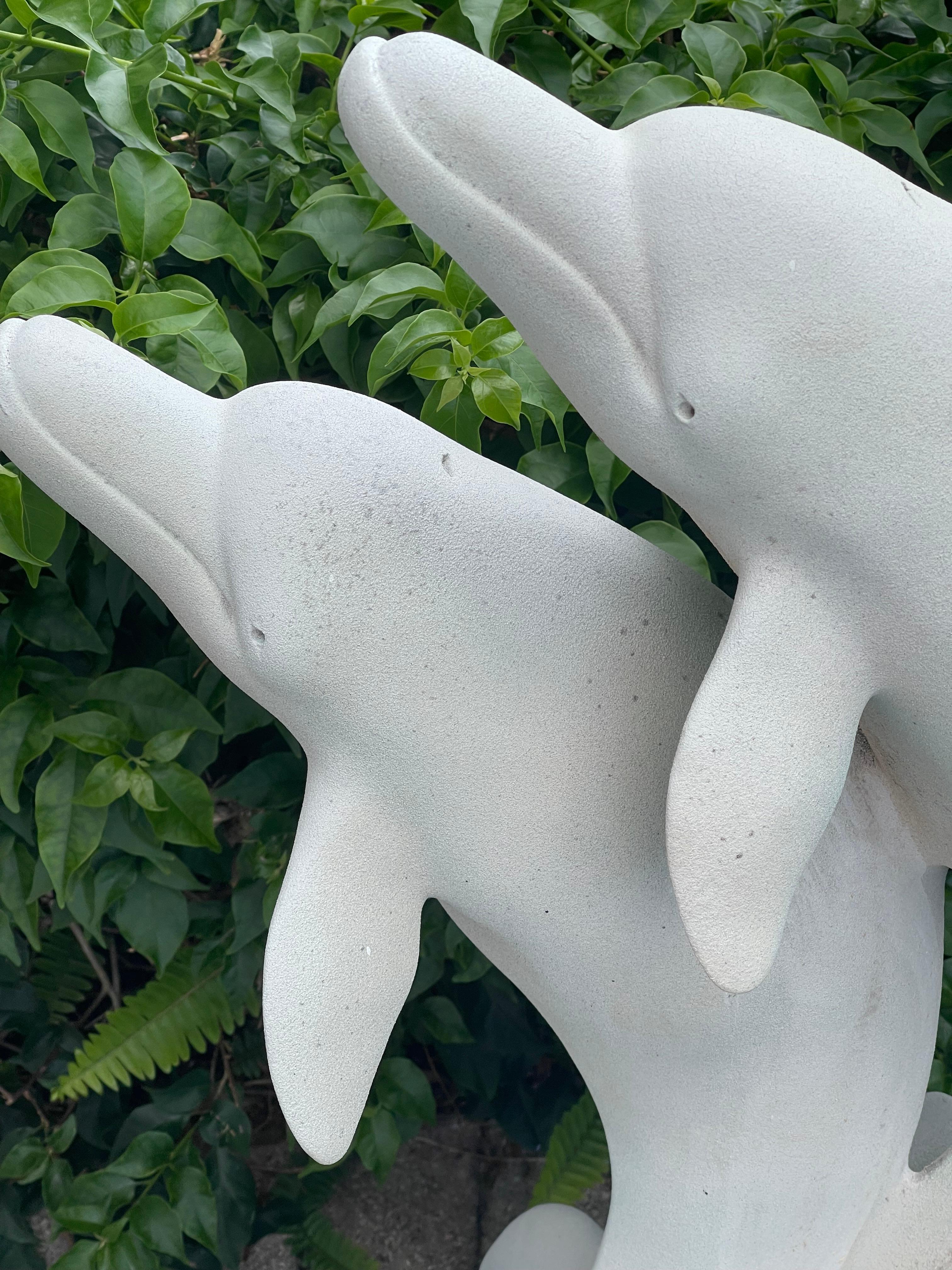 Vintage Dolphins Coastal Marine Outdoor Sculpture Bon état - En vente à Boca Raton, FL