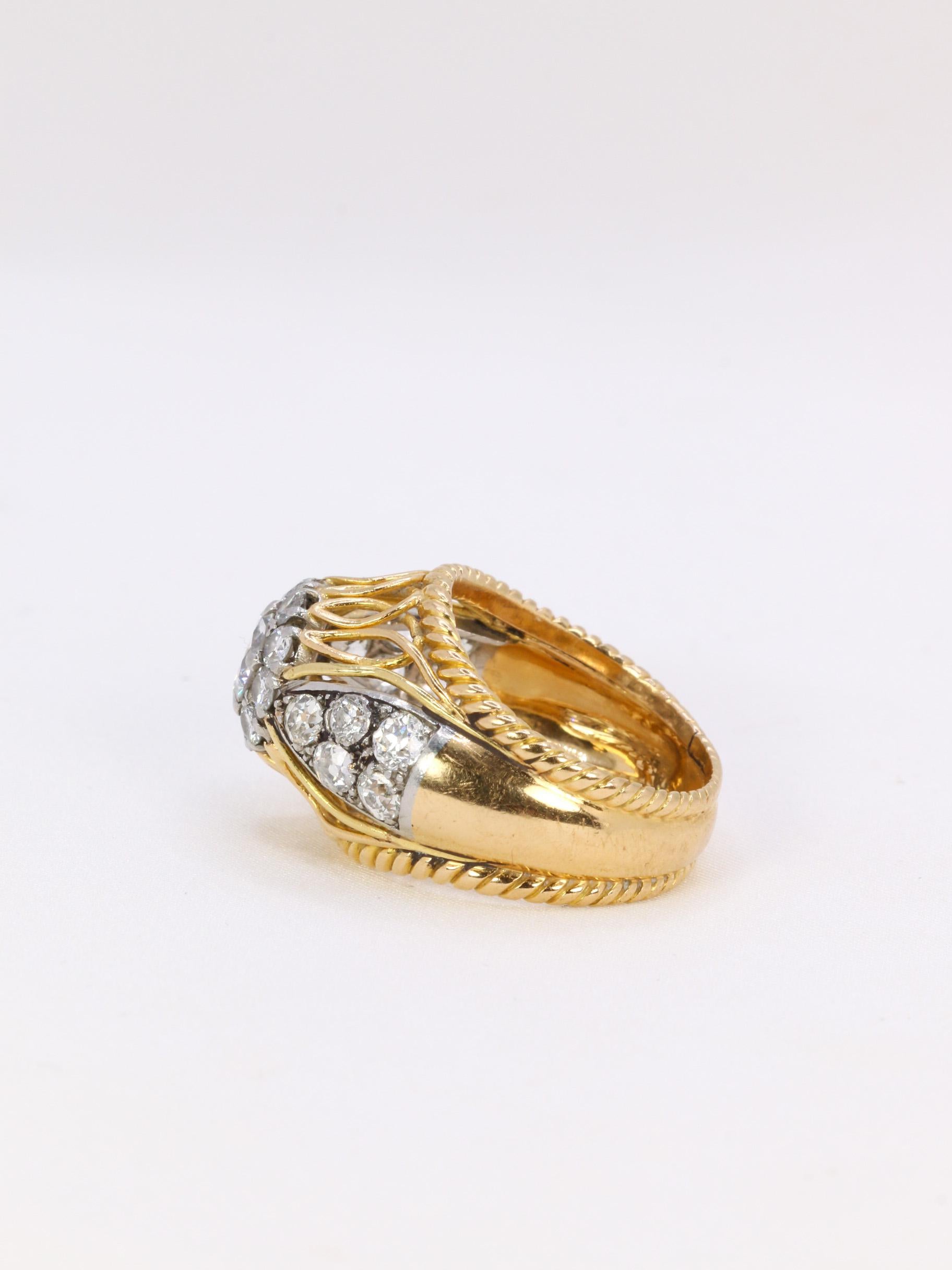 Vintage dome ring in yellow gold, platinum and 1 ct central diamond In Excellent Condition For Sale In PARIS, FR