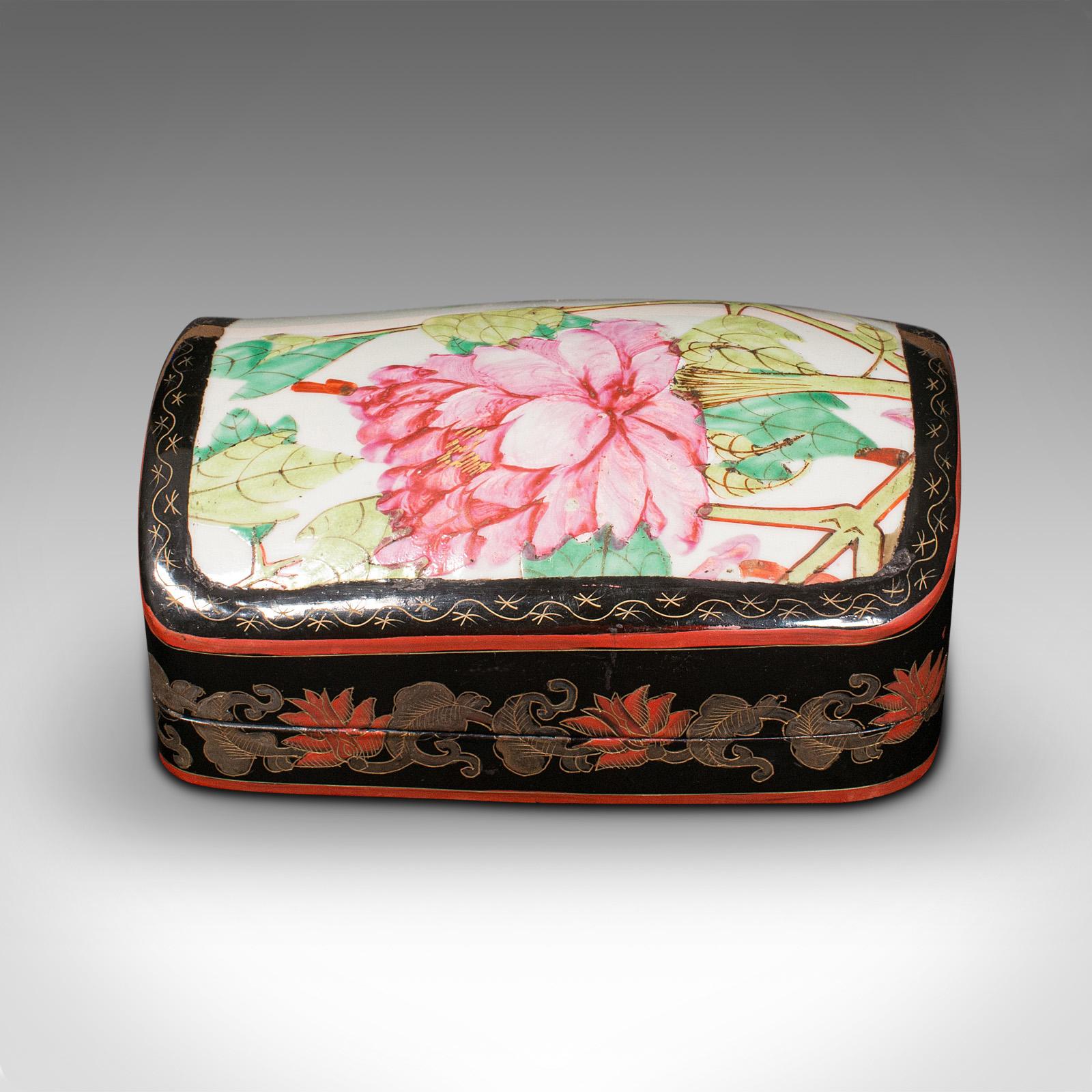 Vintage Dome Top Box, Oriental, Japanned, Trinket, Jewellery Case, Late Art Deco In Good Condition For Sale In Hele, Devon, GB