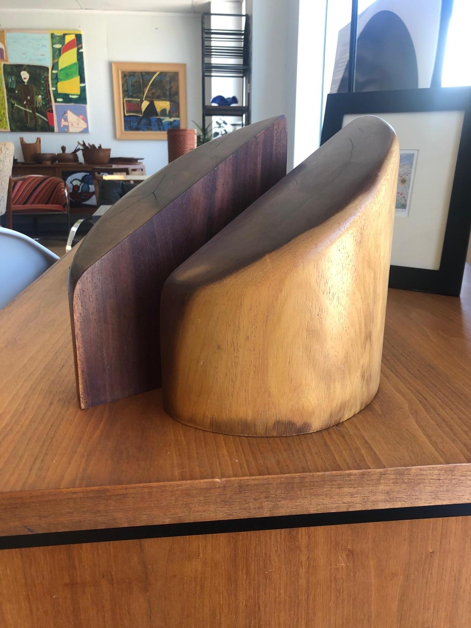 This vintage pair of bookends by Don Shoemaker are in overall good condition. Gorgeous light and dark wood tones. Solid and heavyweight, these bookends can hold strong. A beautiful addition to any room.
circa 1960s.
Dimensions:
9.5