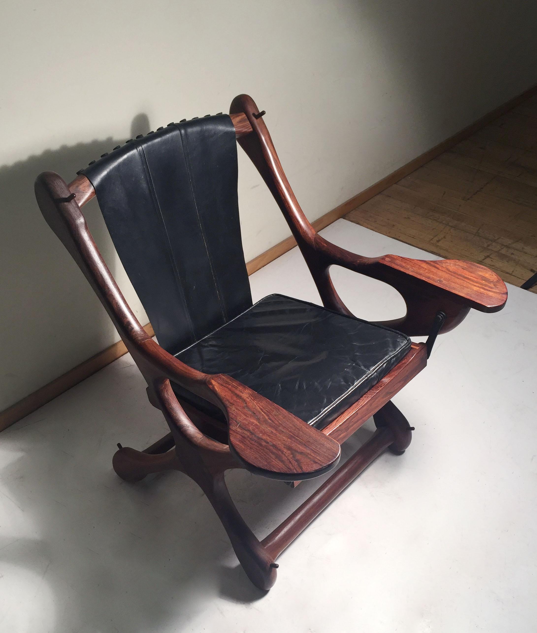 Chaise Swinger vintage Don Shoemaker en palissandre signée Senal, Mexique Bon état - En vente à Chicago, IL