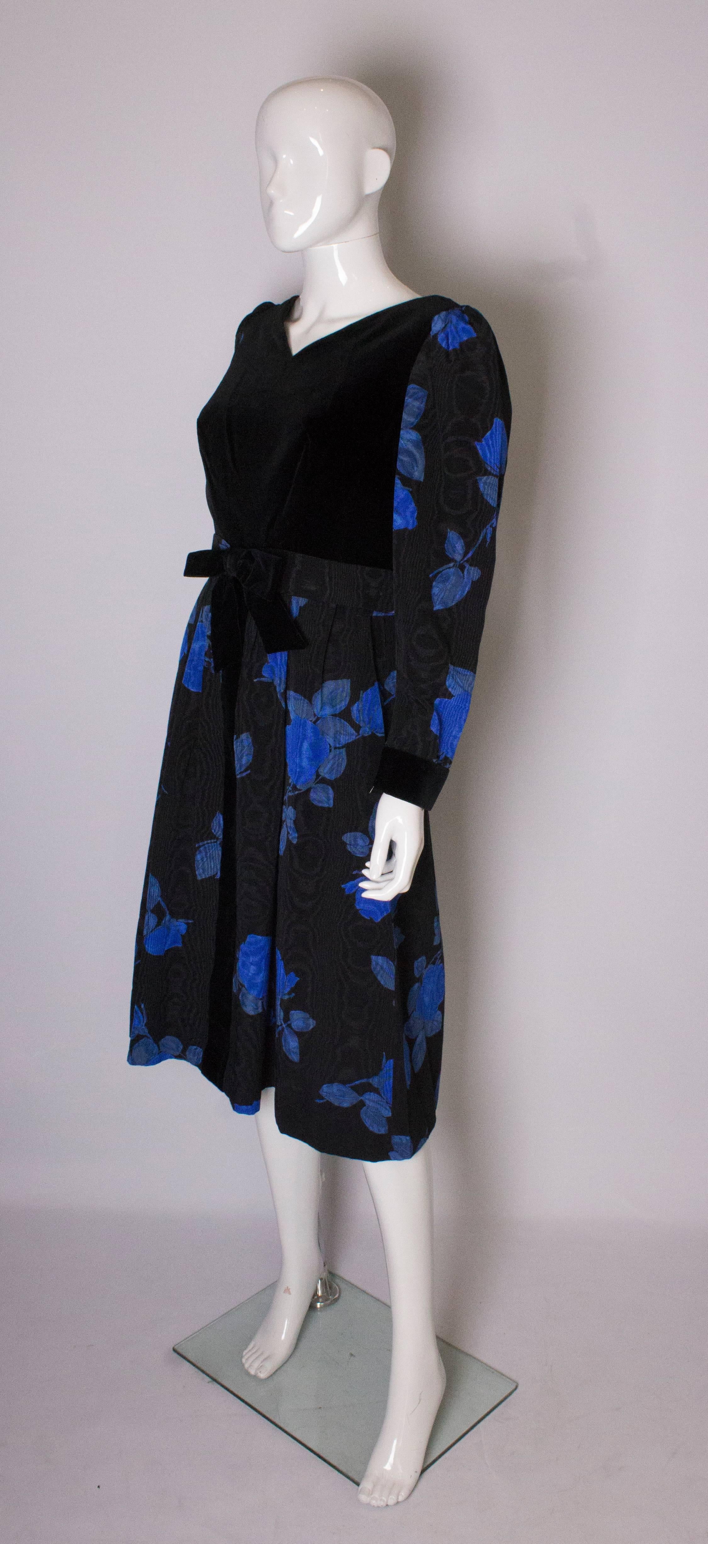 Vintage Donald Campbell Blue and Black Cocktail Dress In Good Condition For Sale In London, GB