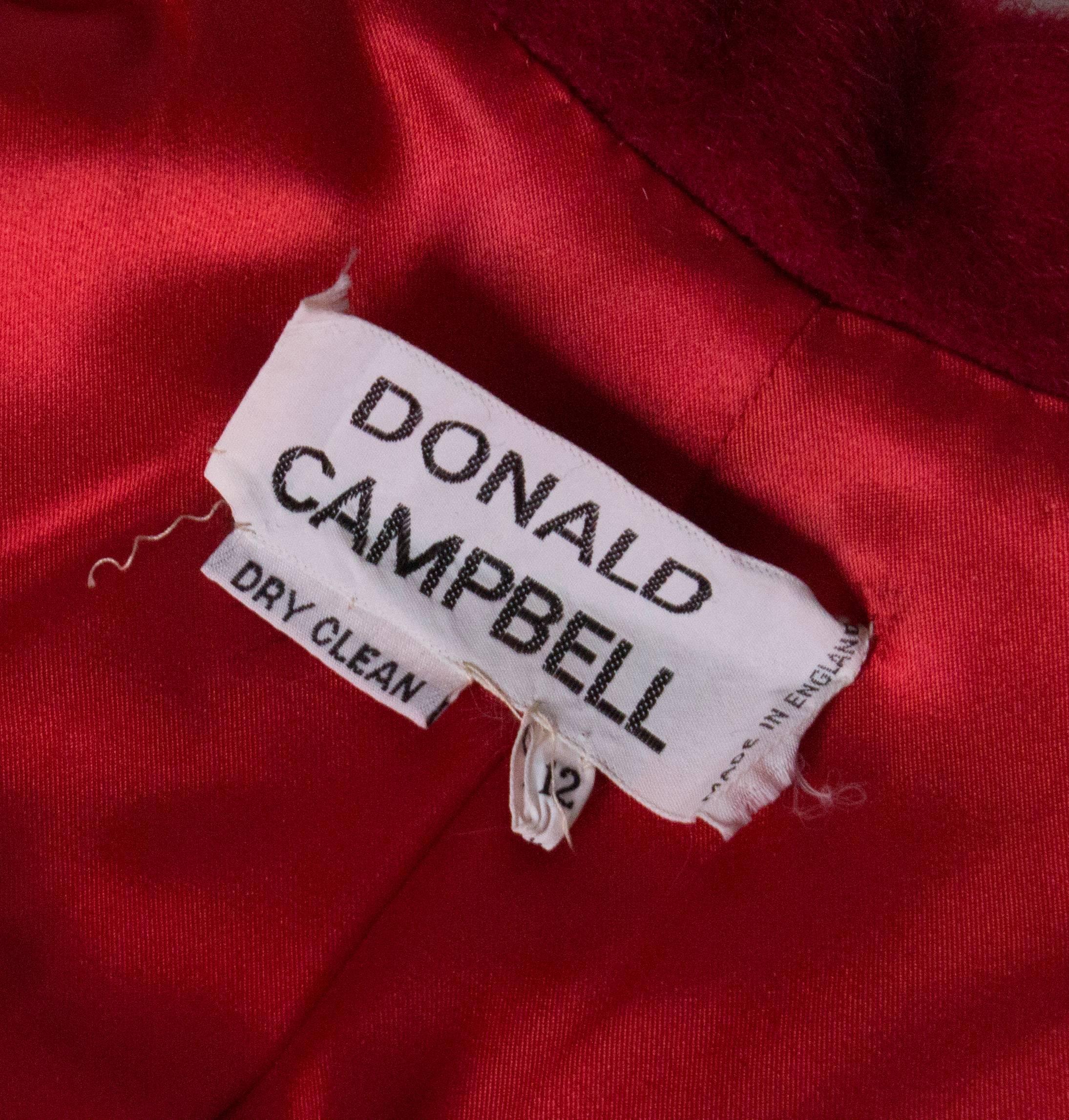 Vintage Donald Campbell Red Coat In Good Condition For Sale In London, GB
