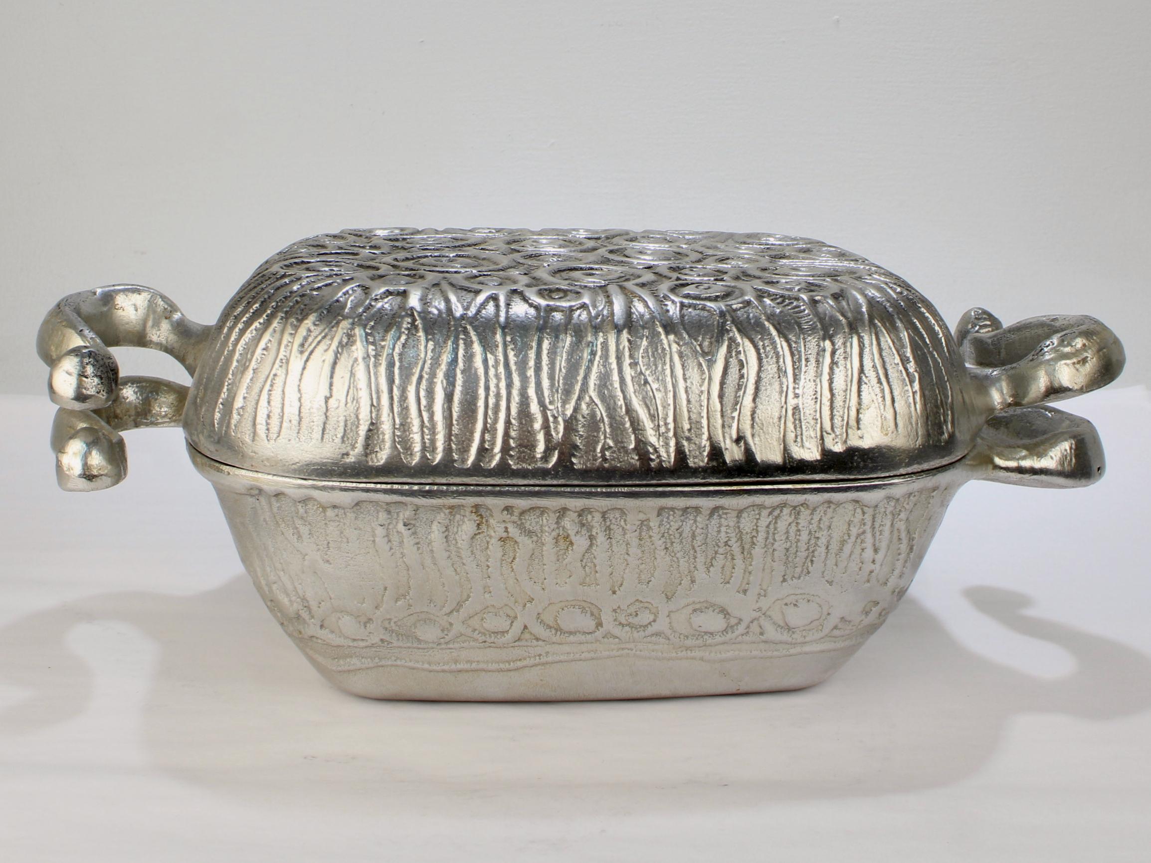 An aluminum Mid-Century Modern casserole or covered serving dish.

By Donald Drumm.

In the shape of a roasting dish with a conforming lid.

Simply a wild and amazing piece!

Date:
Mid-20th Century

Overall Condition:
It is in overall