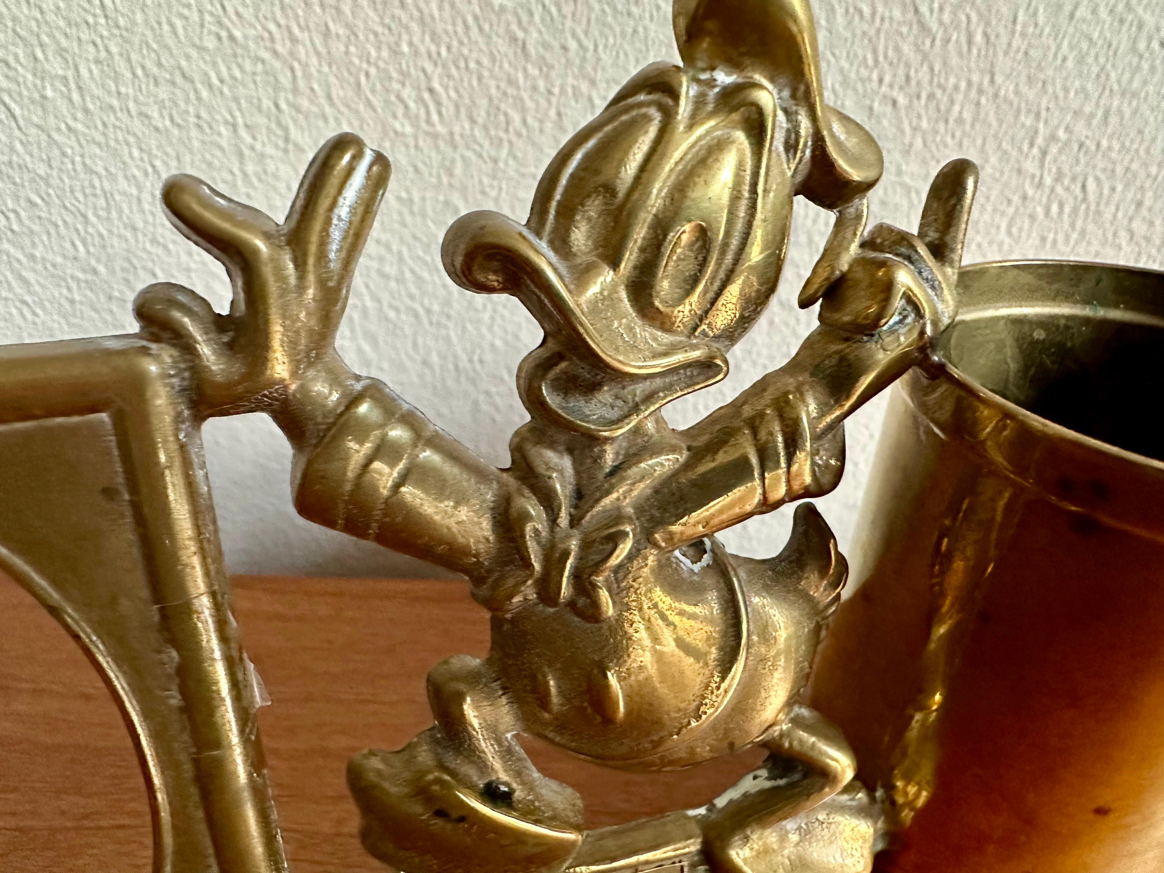 Vintage Donald Duck Brass Pen Holder with Picture Frame – 1970s Collectible For Sale 7