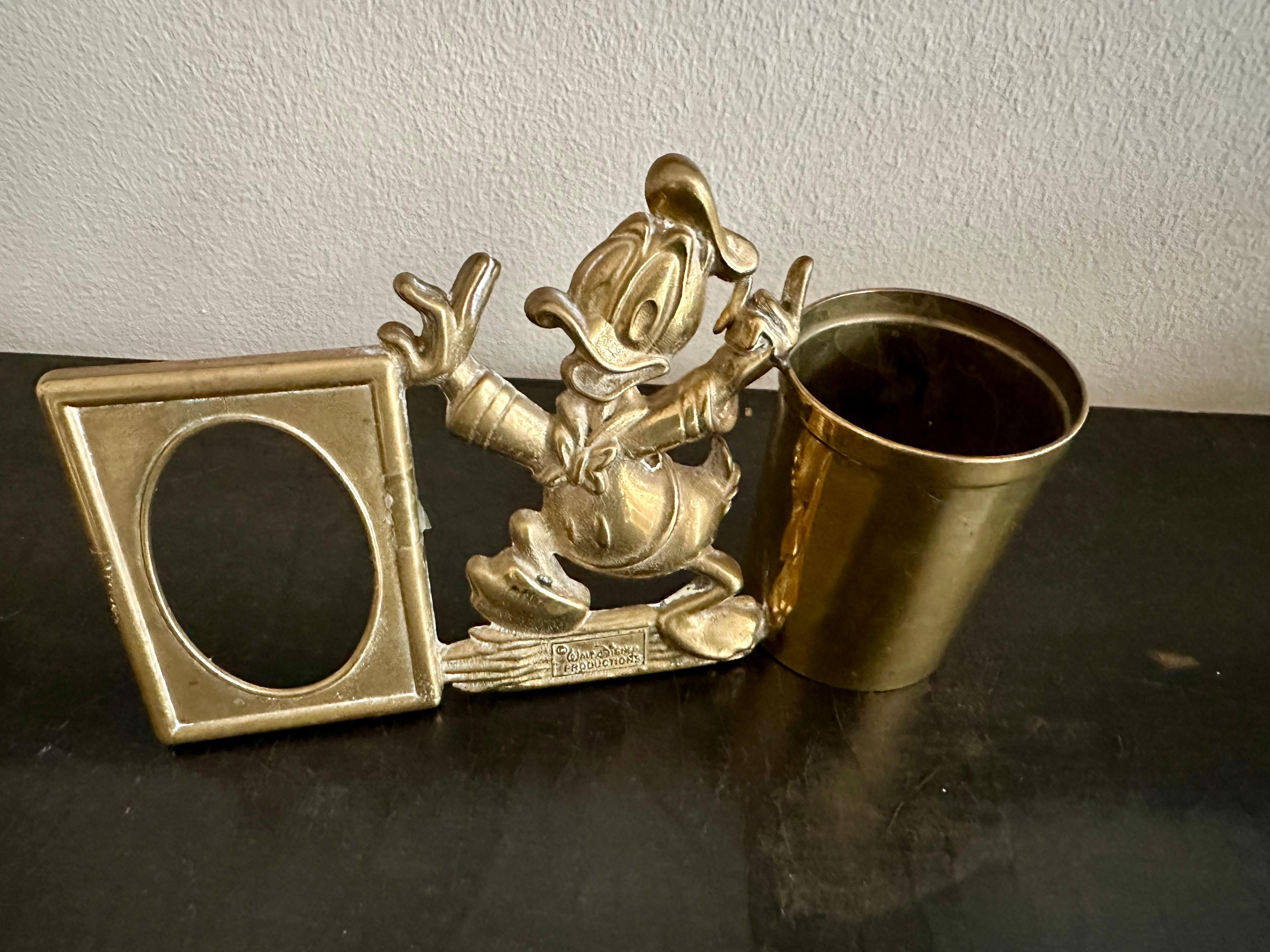 Vintage Donald Duck Brass Pen Holder with Picture Frame – 1970s Collectible For Sale 1