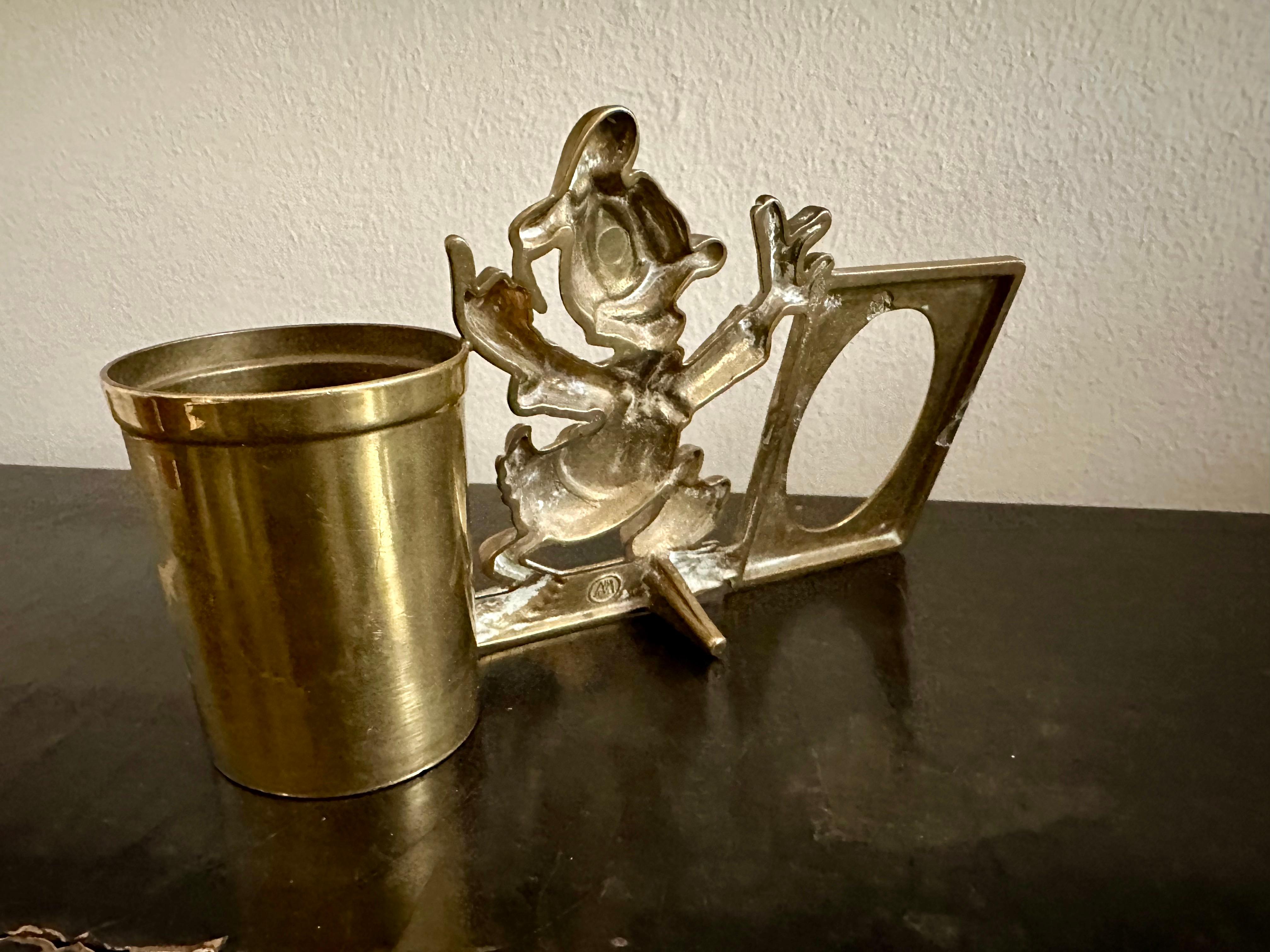 Vintage Donald Duck Brass Pen Holder with Picture Frame – 1970s Collectible For Sale 3