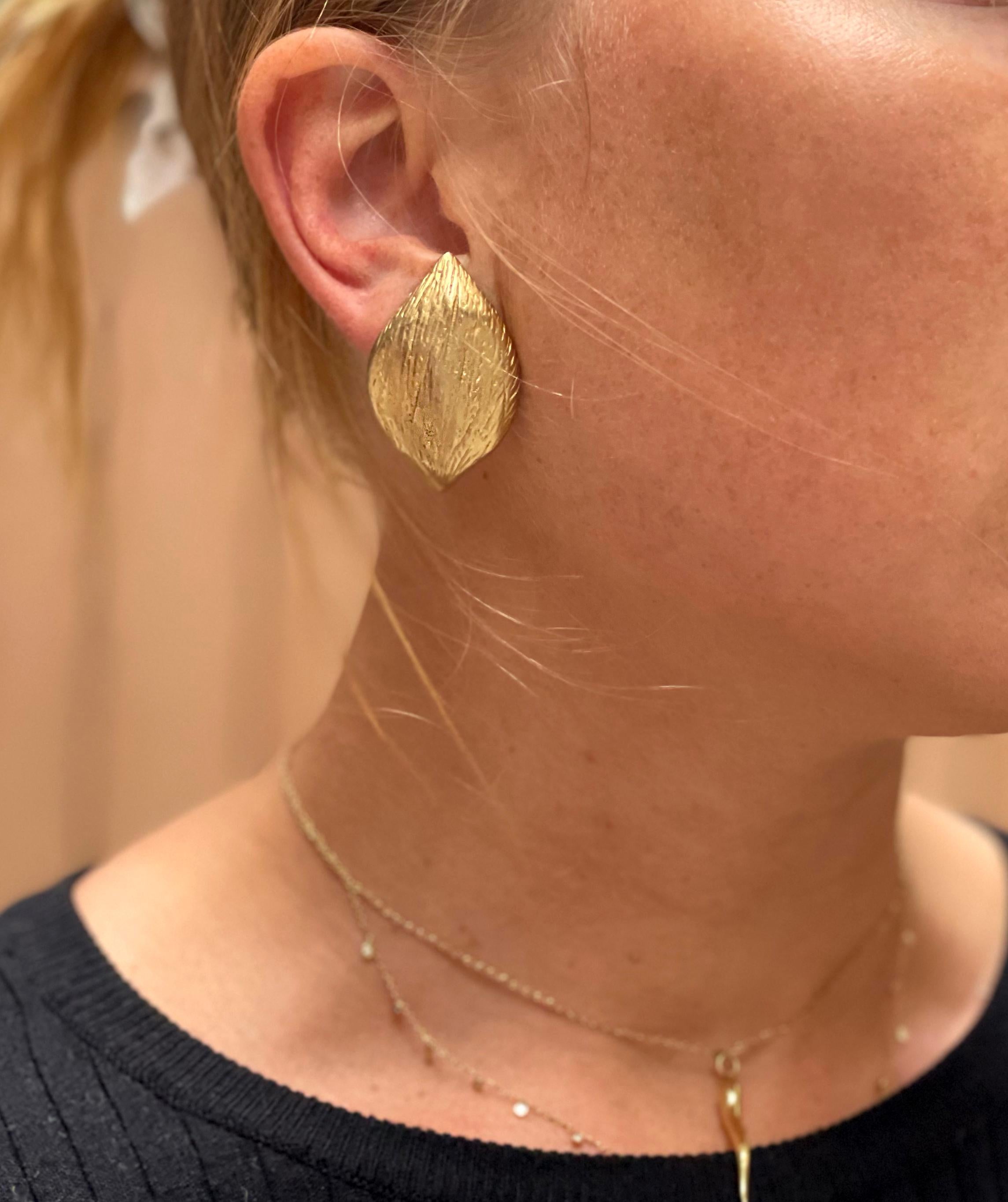 Vintage Donna Karan Gold Leaf Earrings In Excellent Condition For Sale In New York, NY