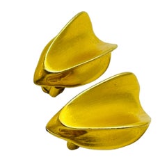 Pendientes de clip de diseñador modernista vintage DONNA KARAN de oro mate