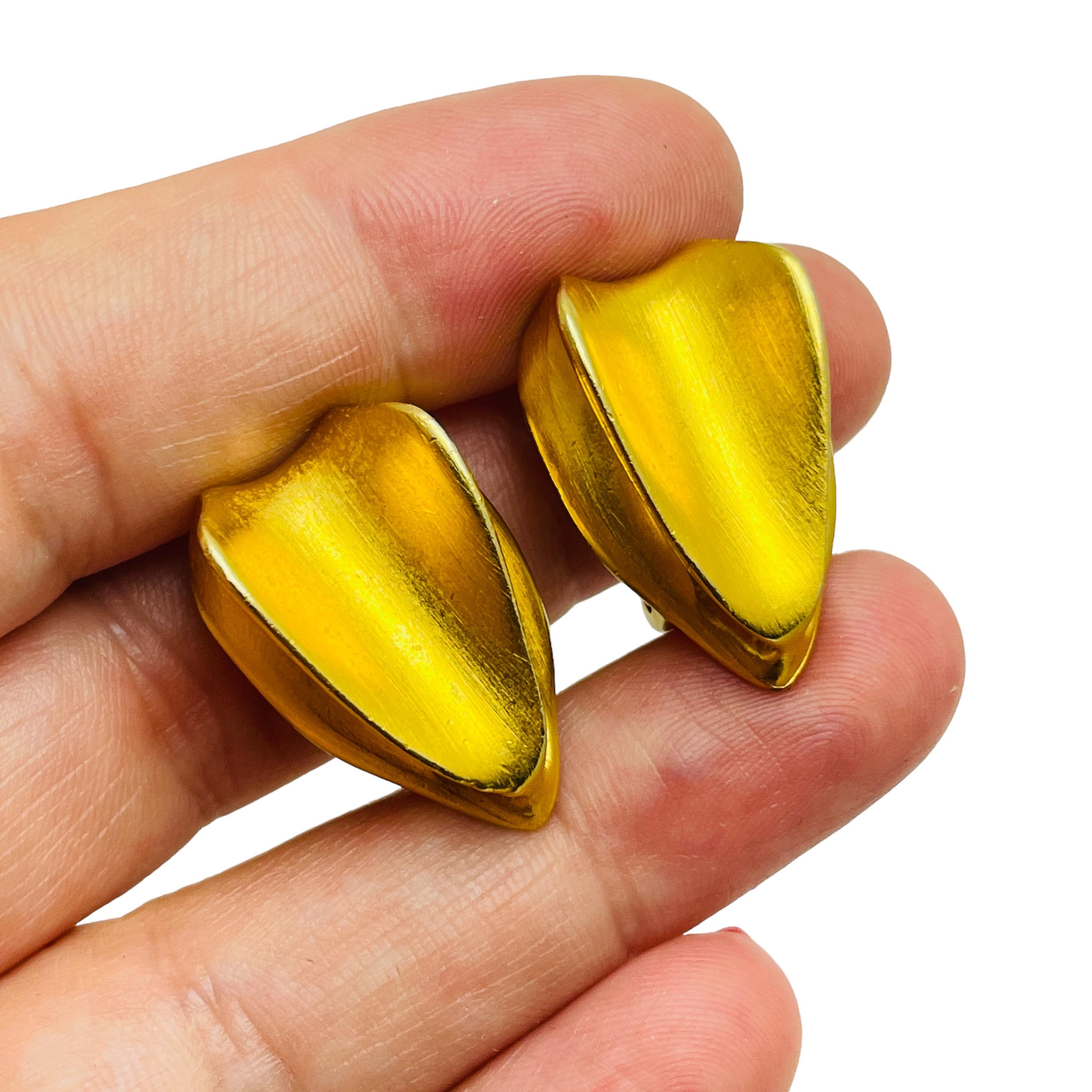Women's Vintage DONNA KARAN matte gold modernist designer clip on earrings For Sale