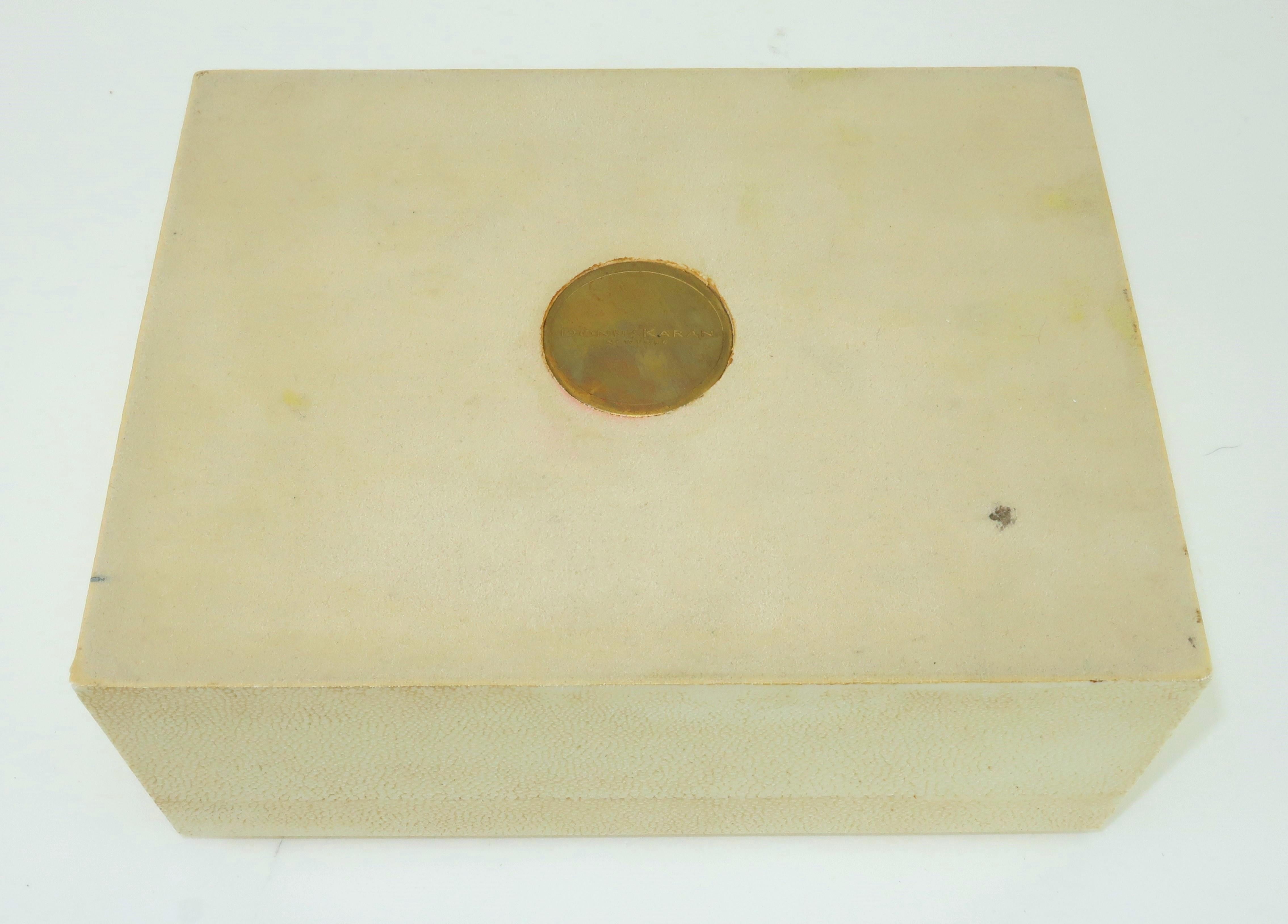 Vintage DONNA KARAN Caja forrada de madera con tapa de piel de zapa en venta 5