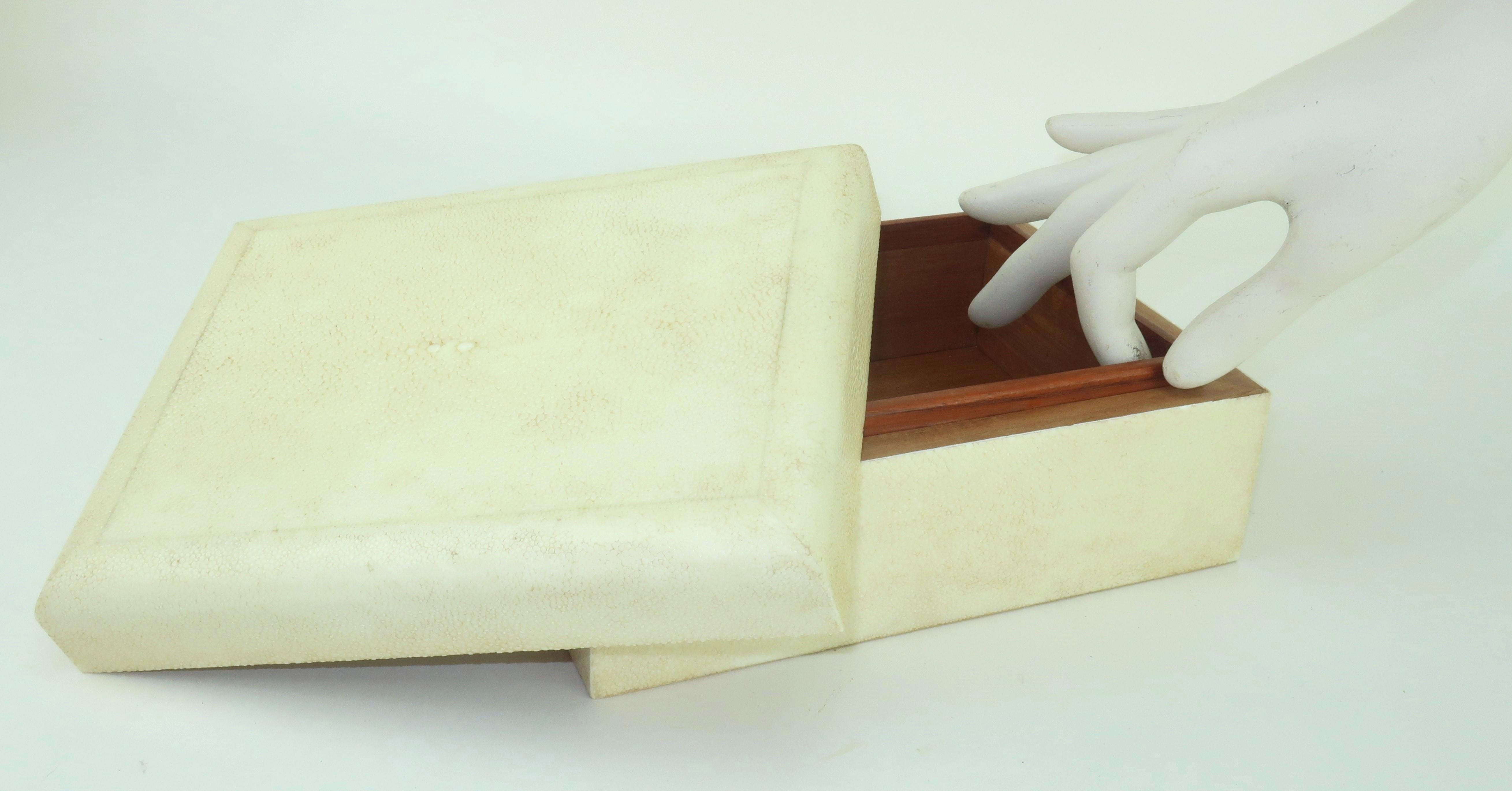 Vintage DONNA KARAN Caja forrada de madera con tapa de piel de zapa en venta 6