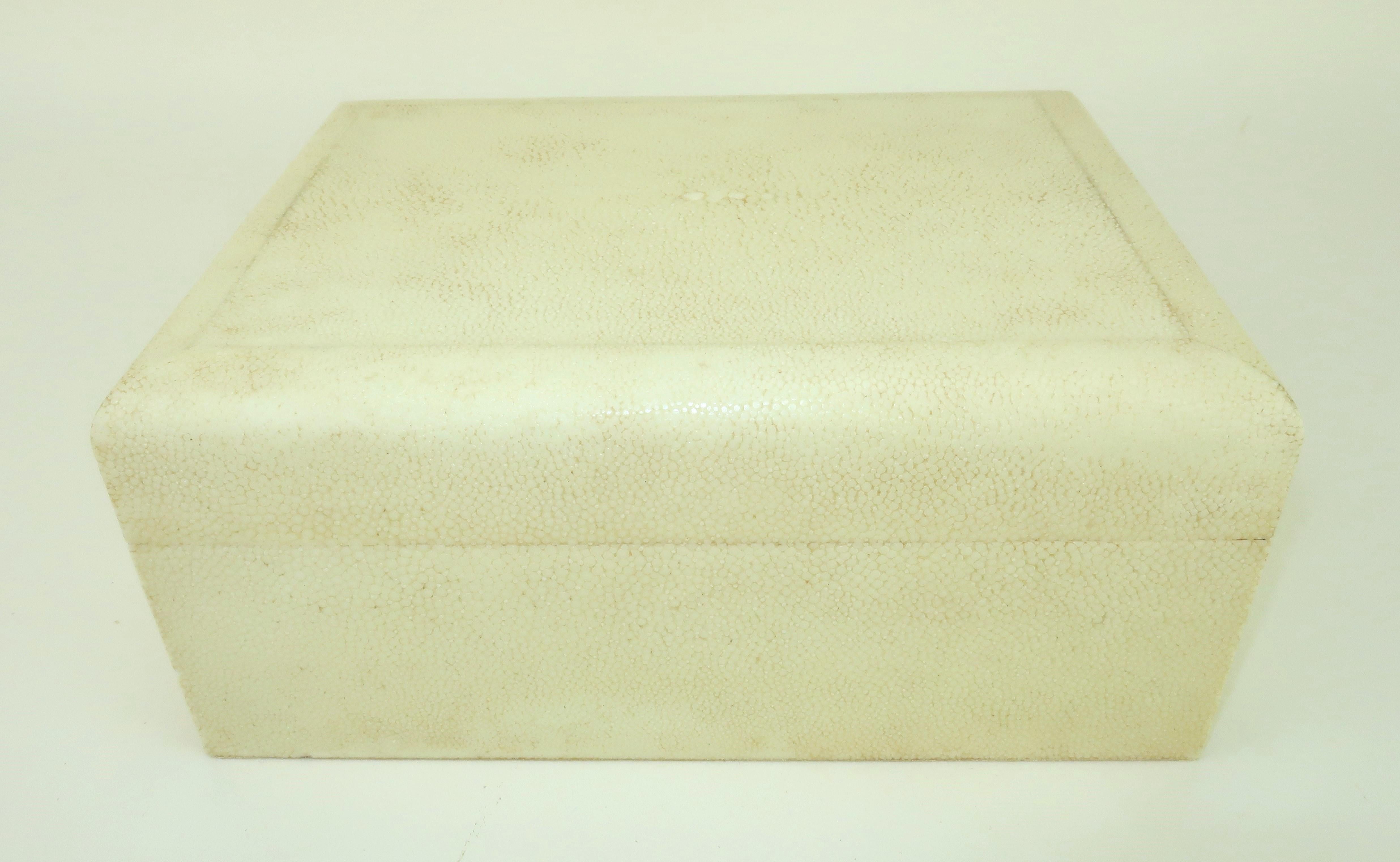 Vintage DONNA KARAN Caja forrada de madera con tapa de piel de zapa en Bastante bueno estado para la venta en Atlanta, GA