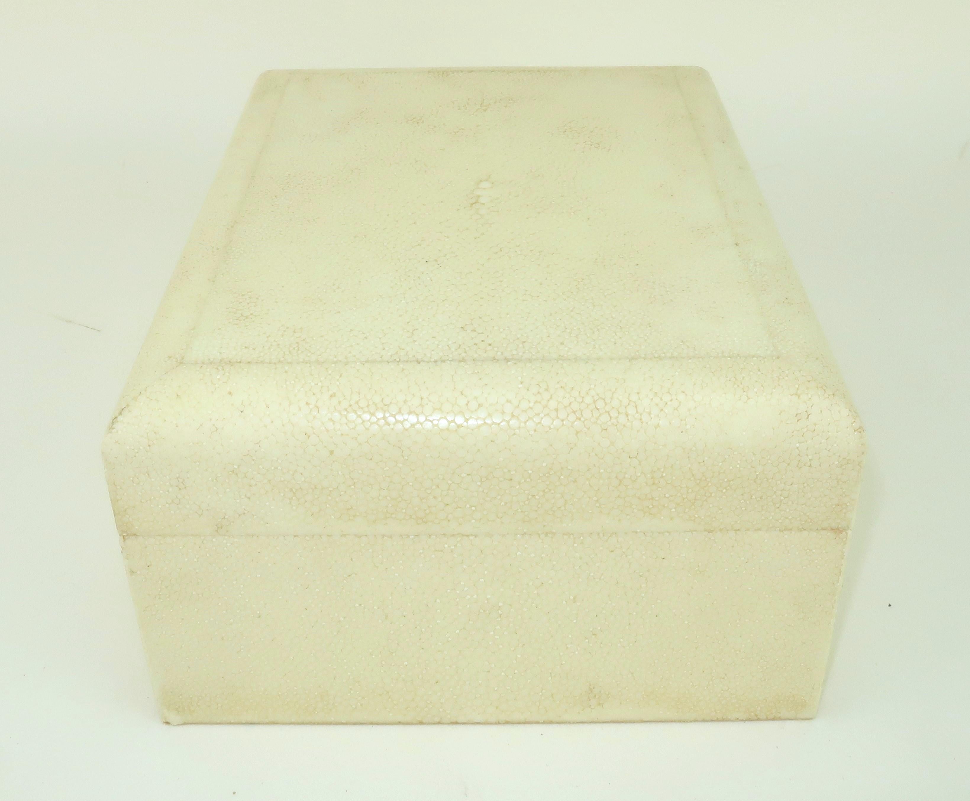 Vintage DONNA KARAN Caja forrada de madera con tapa de piel de zapa en venta 1