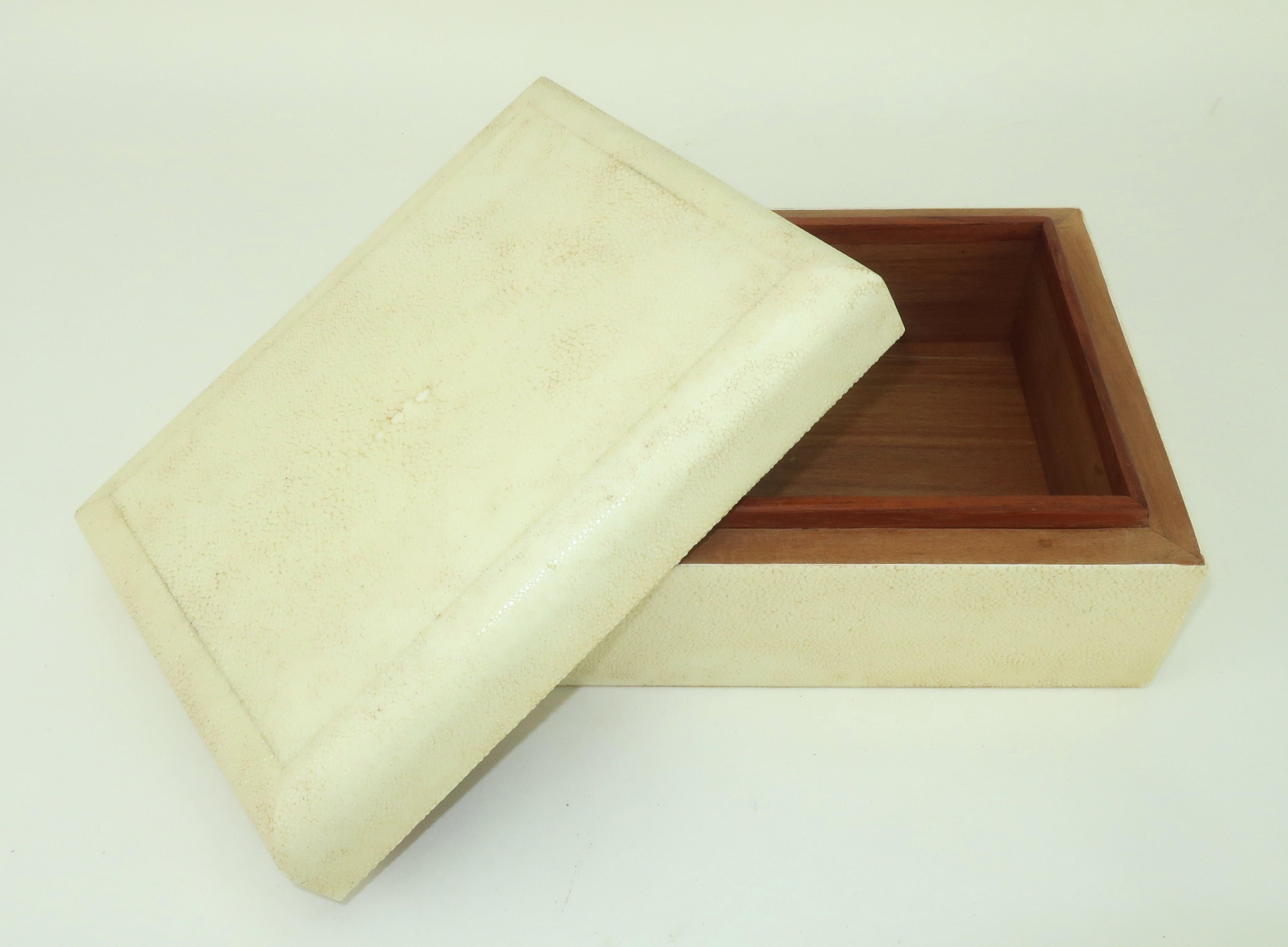 Vintage DONNA KARAN Caja forrada de madera con tapa de piel de zapa en venta 3