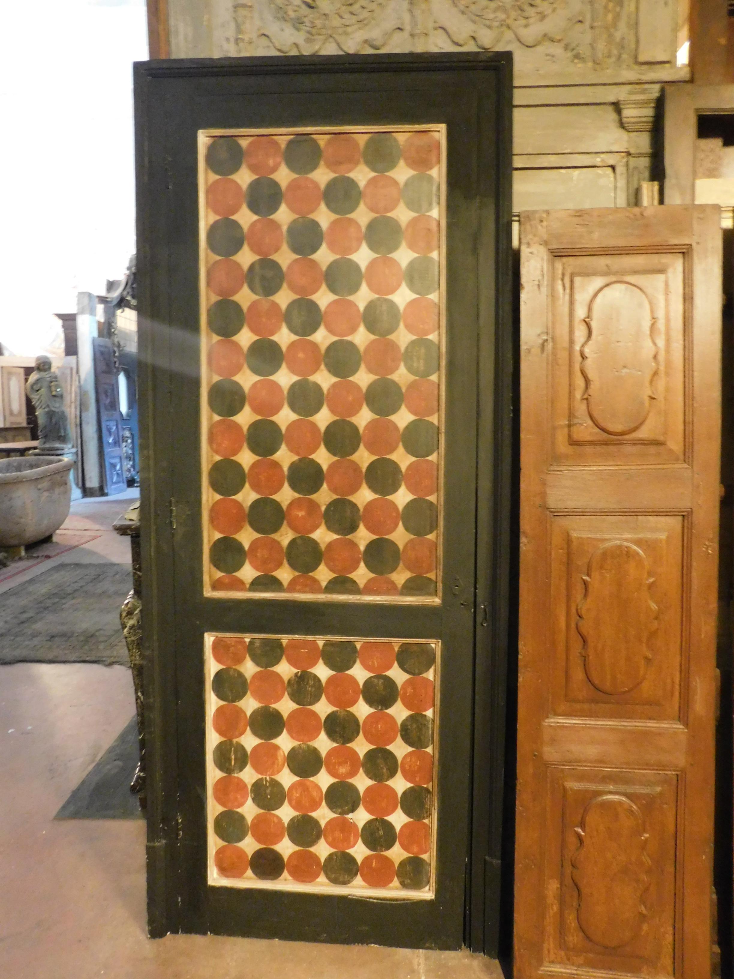Vintage door complete with hand-lacquered frame with red and black circles, beautiful on both sides, from a renovated Italian palazzo, 20th century, very beautiful and elegant and refined. Perfect even in modern interior
passageway light cm L 80 x
