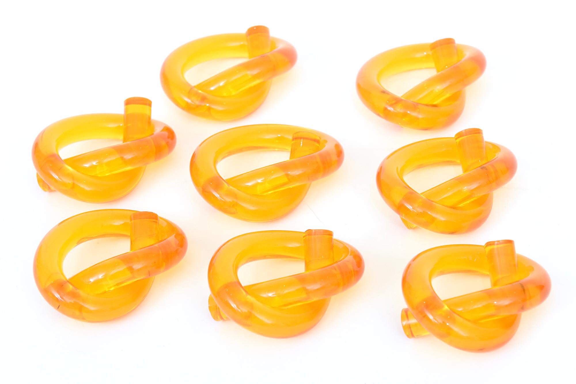 Vintage Dorothy Thorpe Amber Lucite Twisted Pretzel Napkin Rings Set of Eight For Sale 4