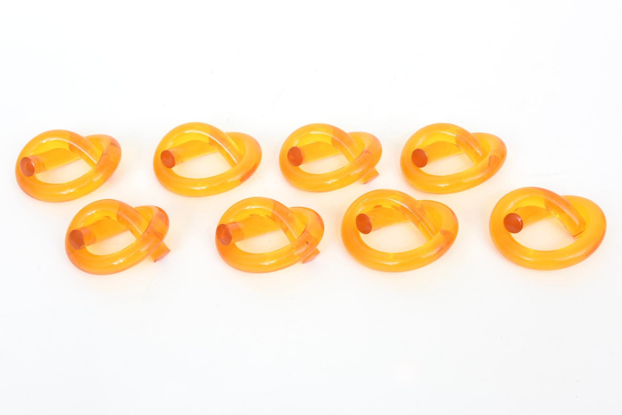 Vintage Dorothy Thorpe Amber Lucite Twisted Pretzel Napkin Rings Set of Eight For Sale 5