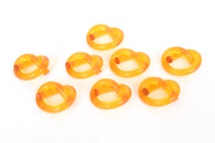Set de ocho servilleteros de pretzel retorcidos de lucite ámbar Vintage Dorothy Thorpe