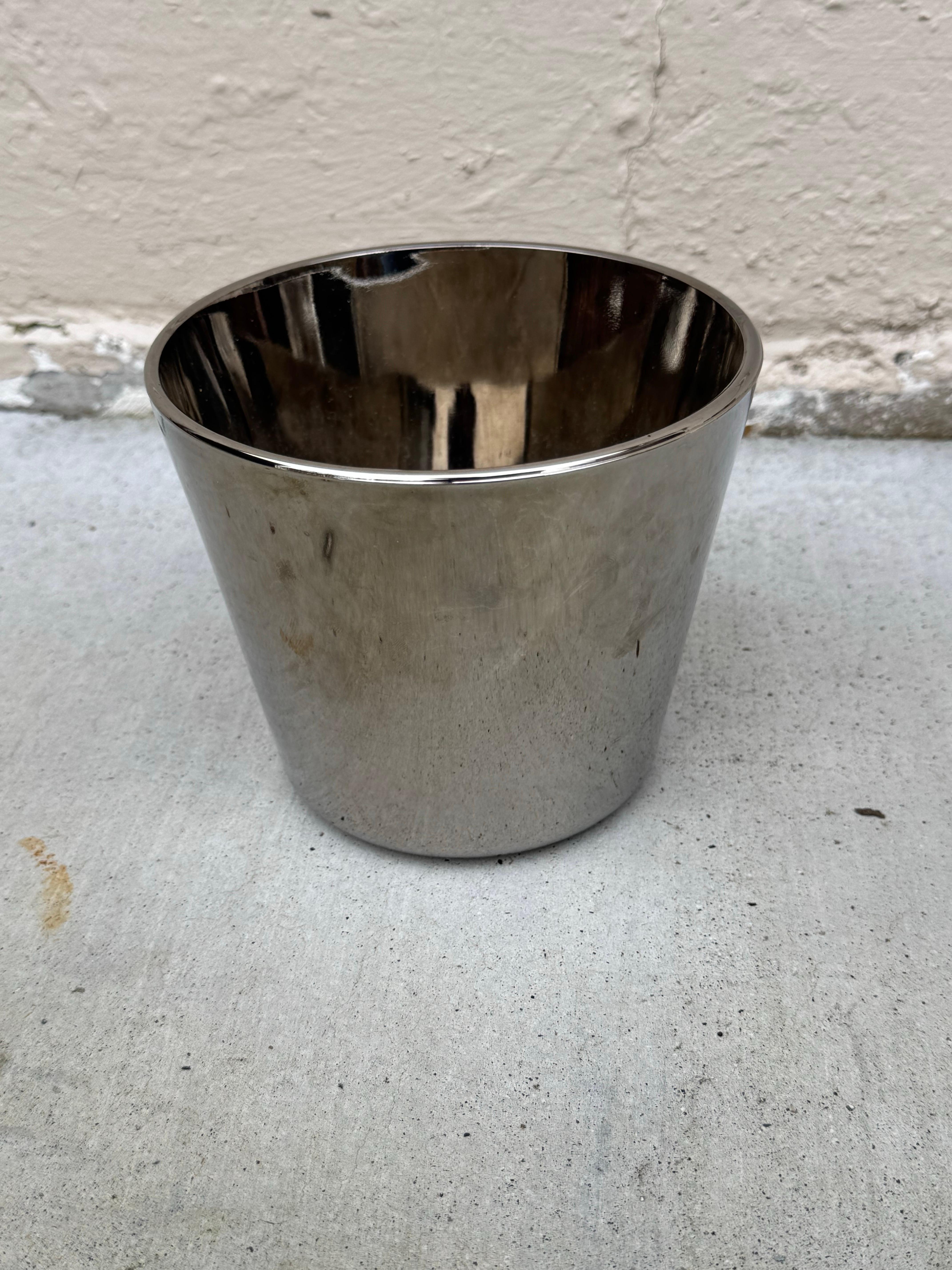Vintage Dorothy Thorpe Style Barware, Highball Glasses And Ice Bucket In Caddy For Sale 2