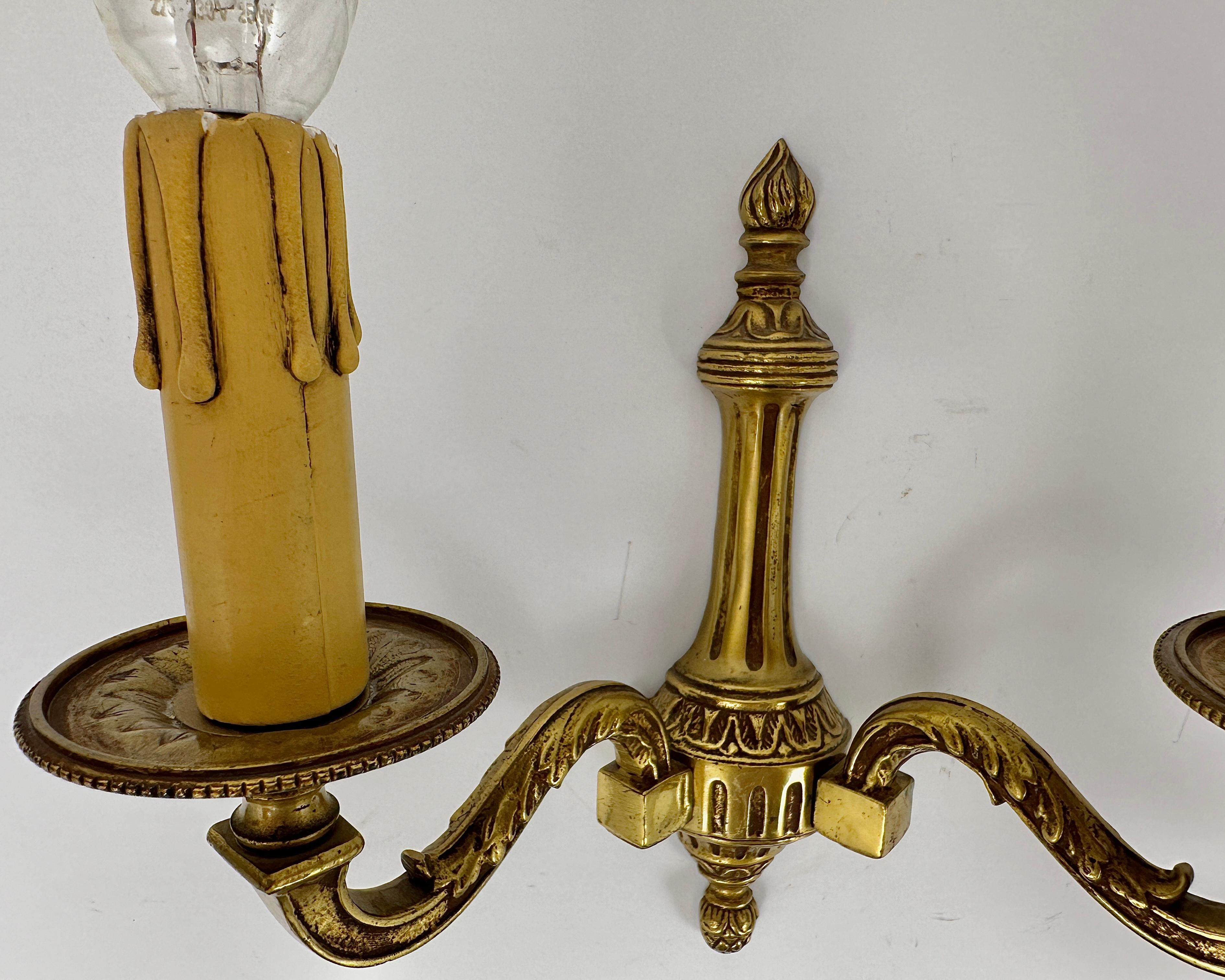 Apliques de pared vintage de doble brazo en bronce dorado, set 2 finales del siglo XX en venta