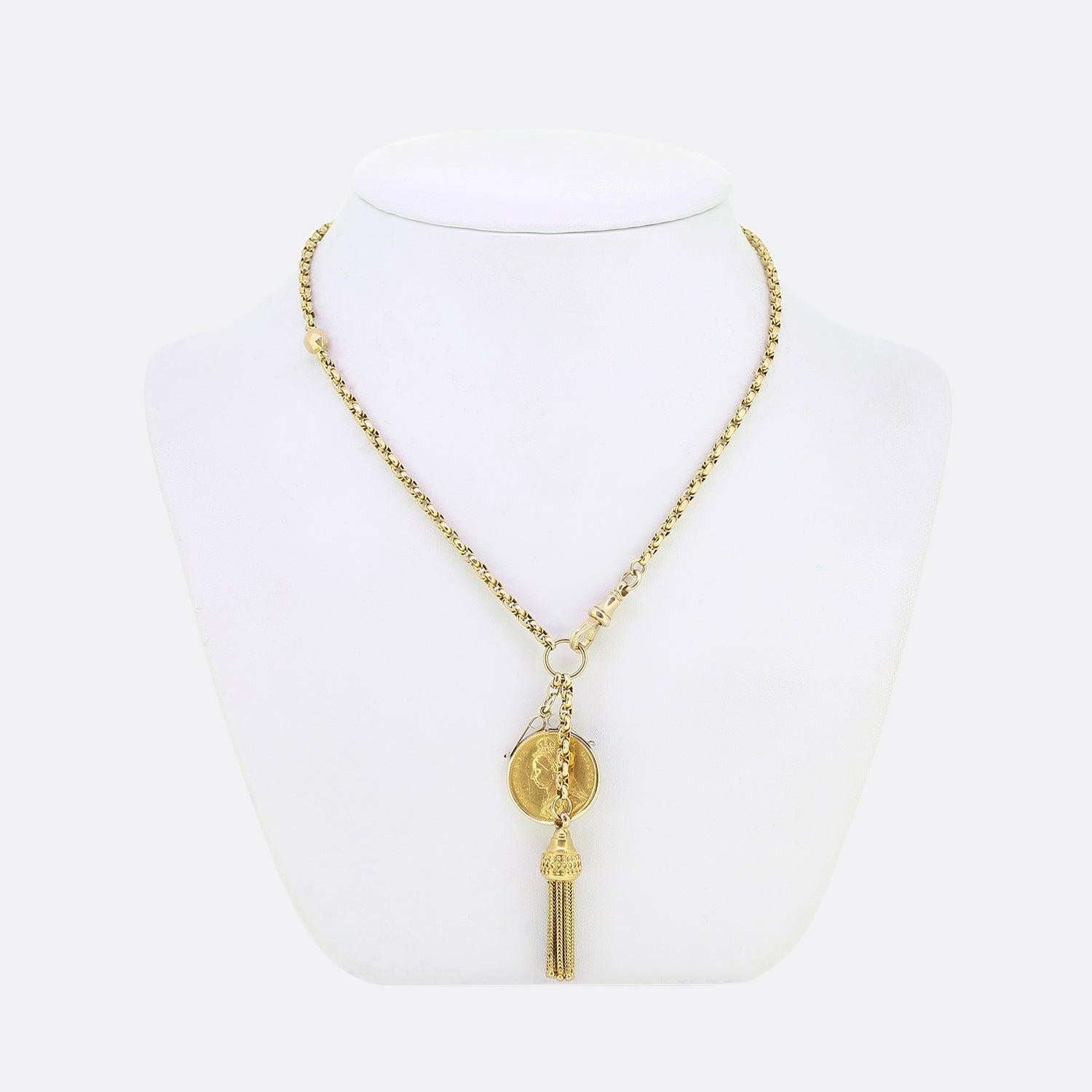 Here we have a vintage 9ct yellow gold faceted belcher chain charm necklace. The necklace plays host to a duo of pendants including an ornate freely moving tassel and a 22ct Queen Victoria Golden Jubilee (1887) half-sovereign coin with shield on the
