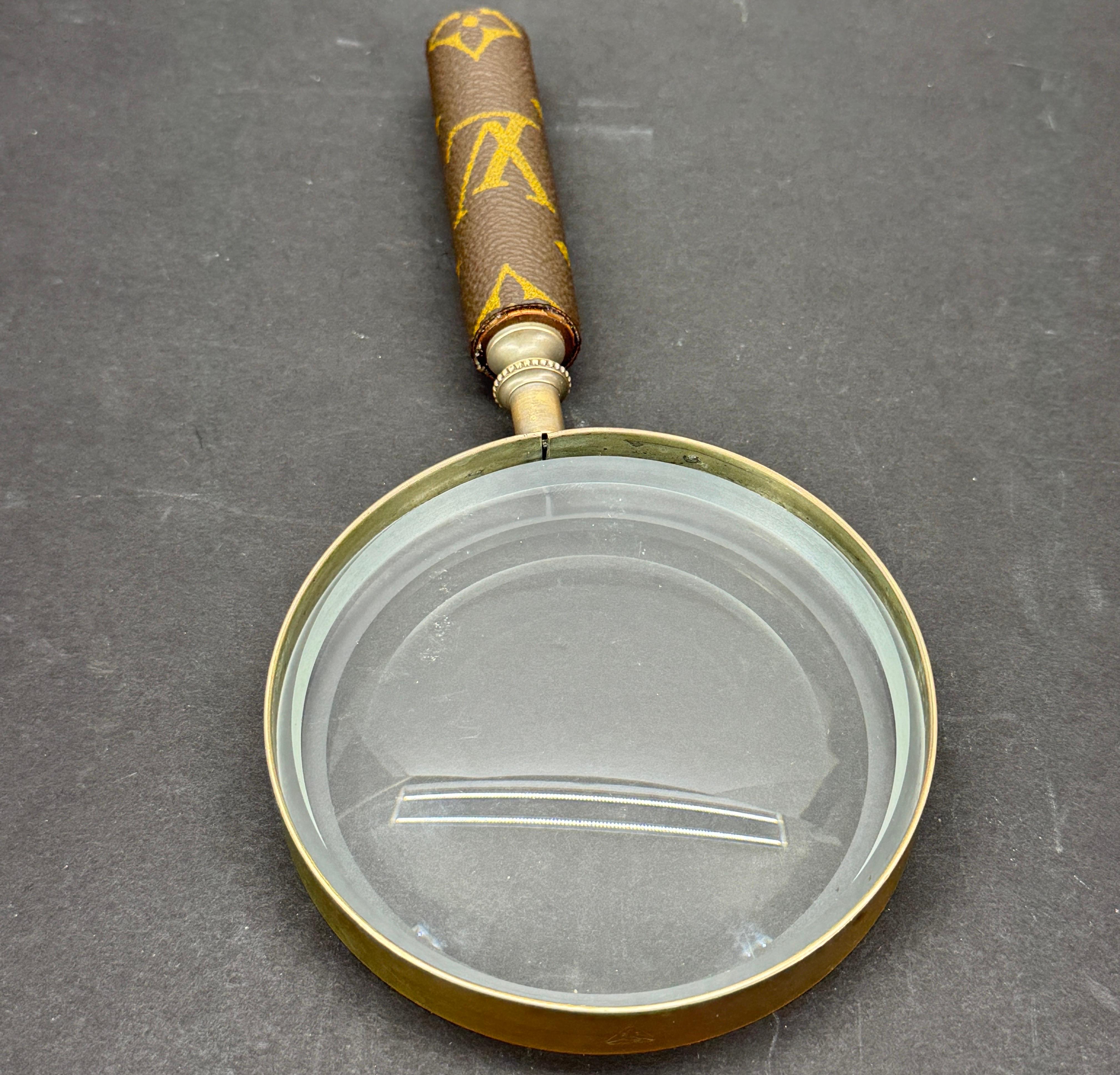 Lente d'ingrandimento doppia concava vintage con imbottitura Louis Vuitton in vendita 4