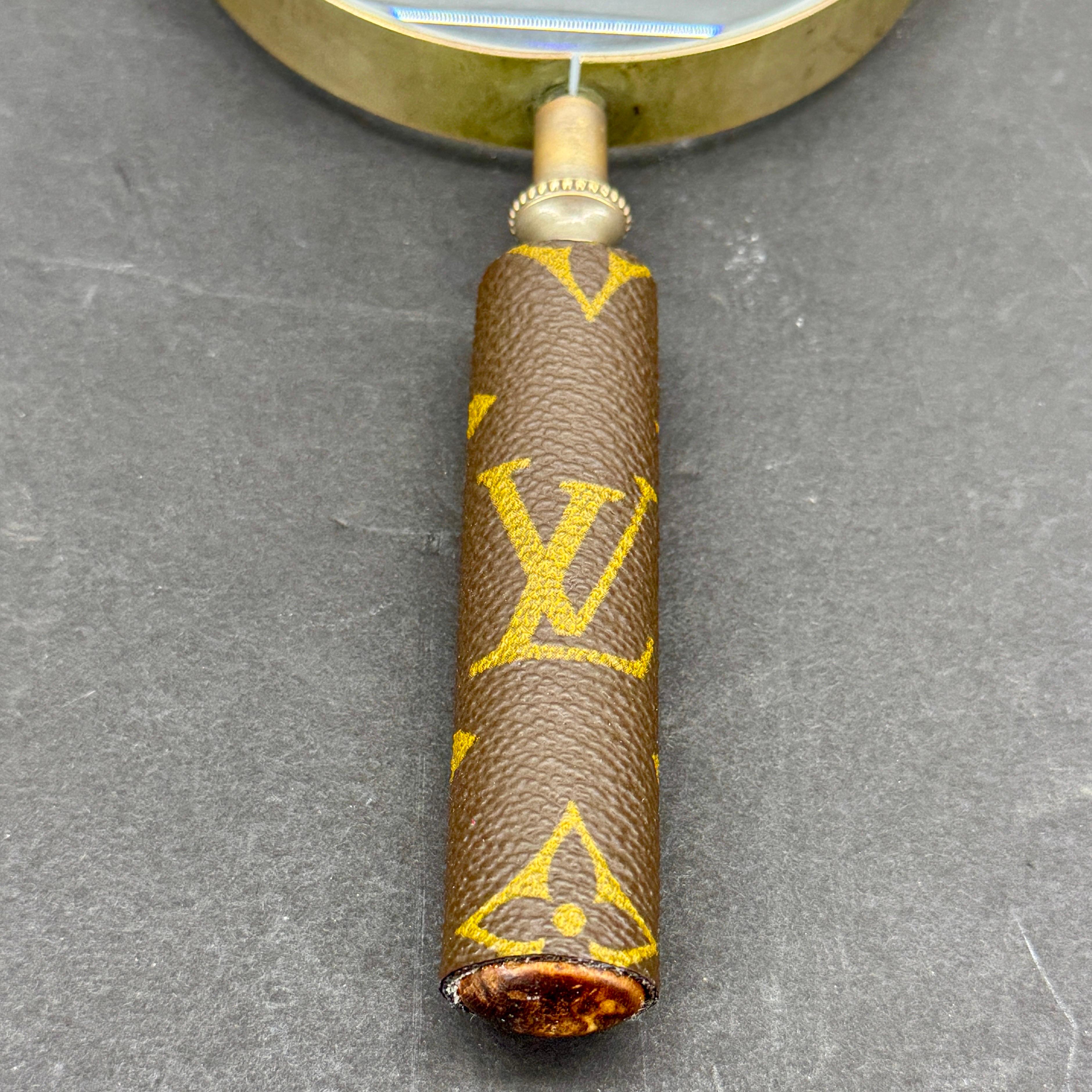 Mid-Century moderno Lente d'ingrandimento doppia concava vintage con imbottitura Louis Vuitton in vendita