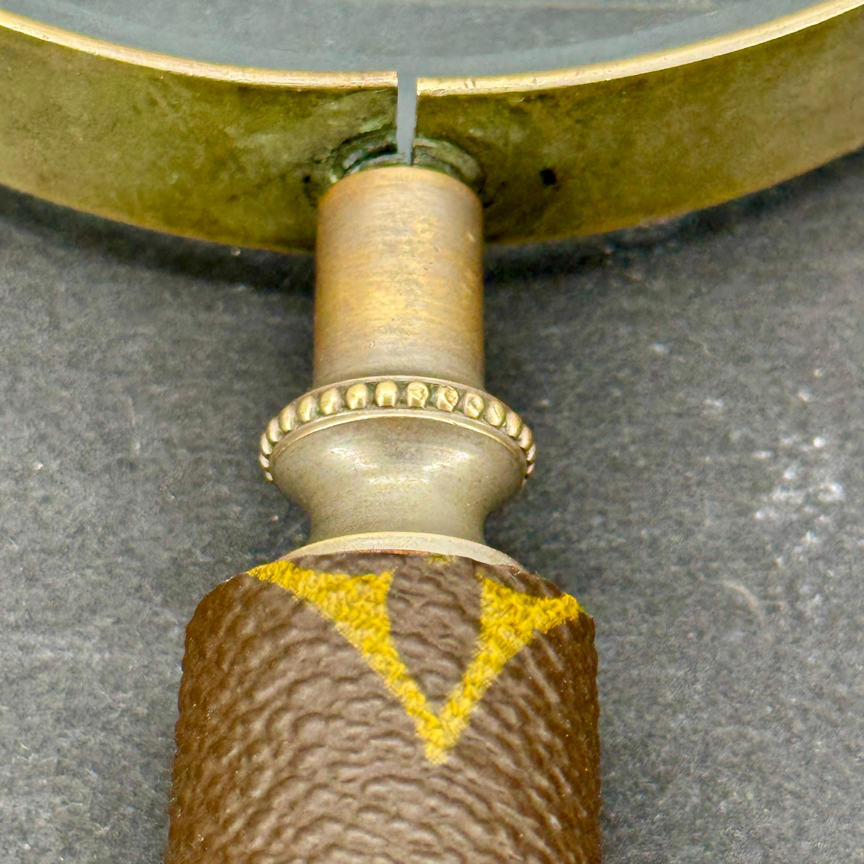 Canadese Lente d'ingrandimento doppia concava vintage con imbottitura Louis Vuitton in vendita