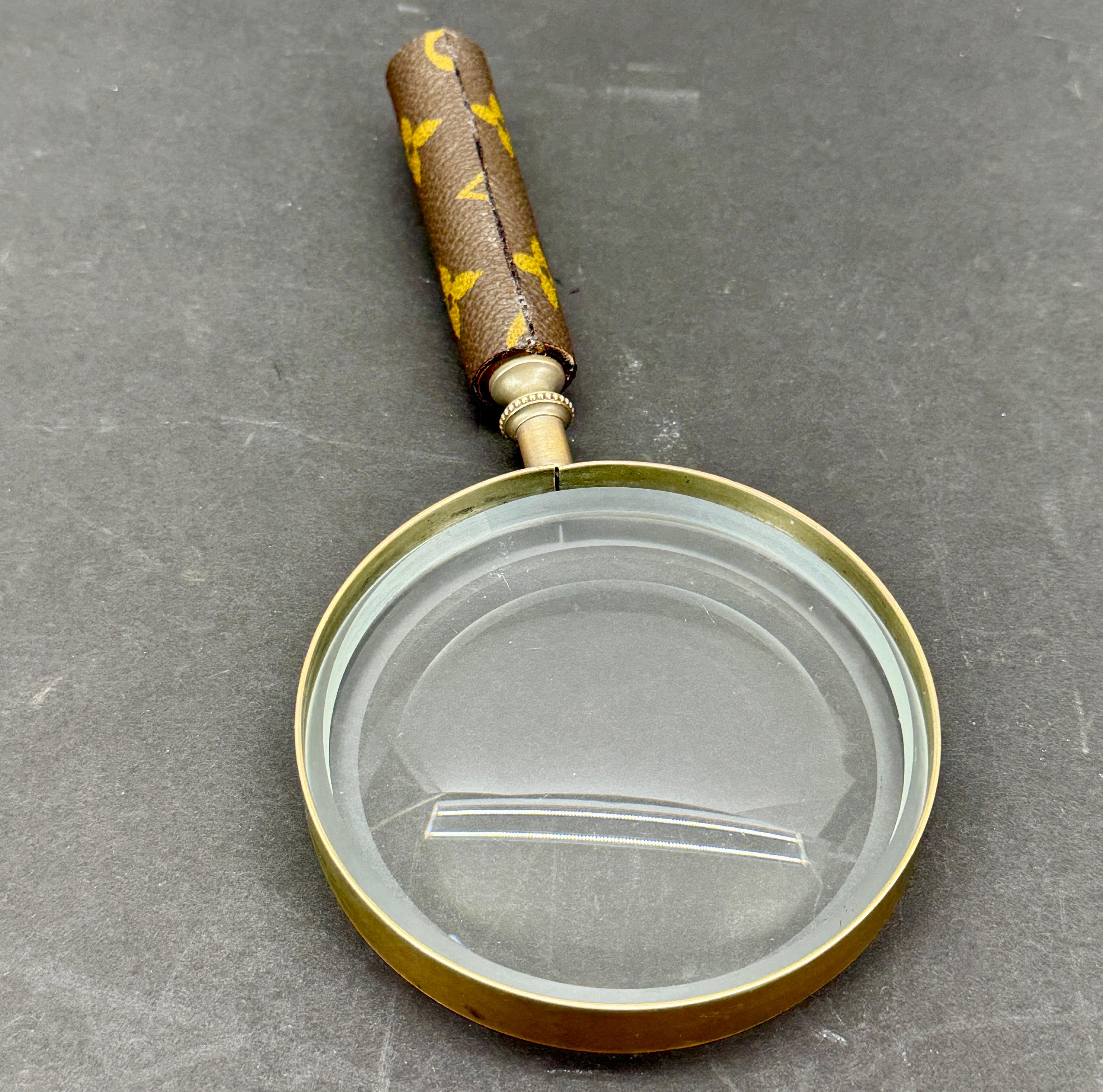 Lente d'ingrandimento doppia concava vintage con imbottitura Louis Vuitton in vendita 1