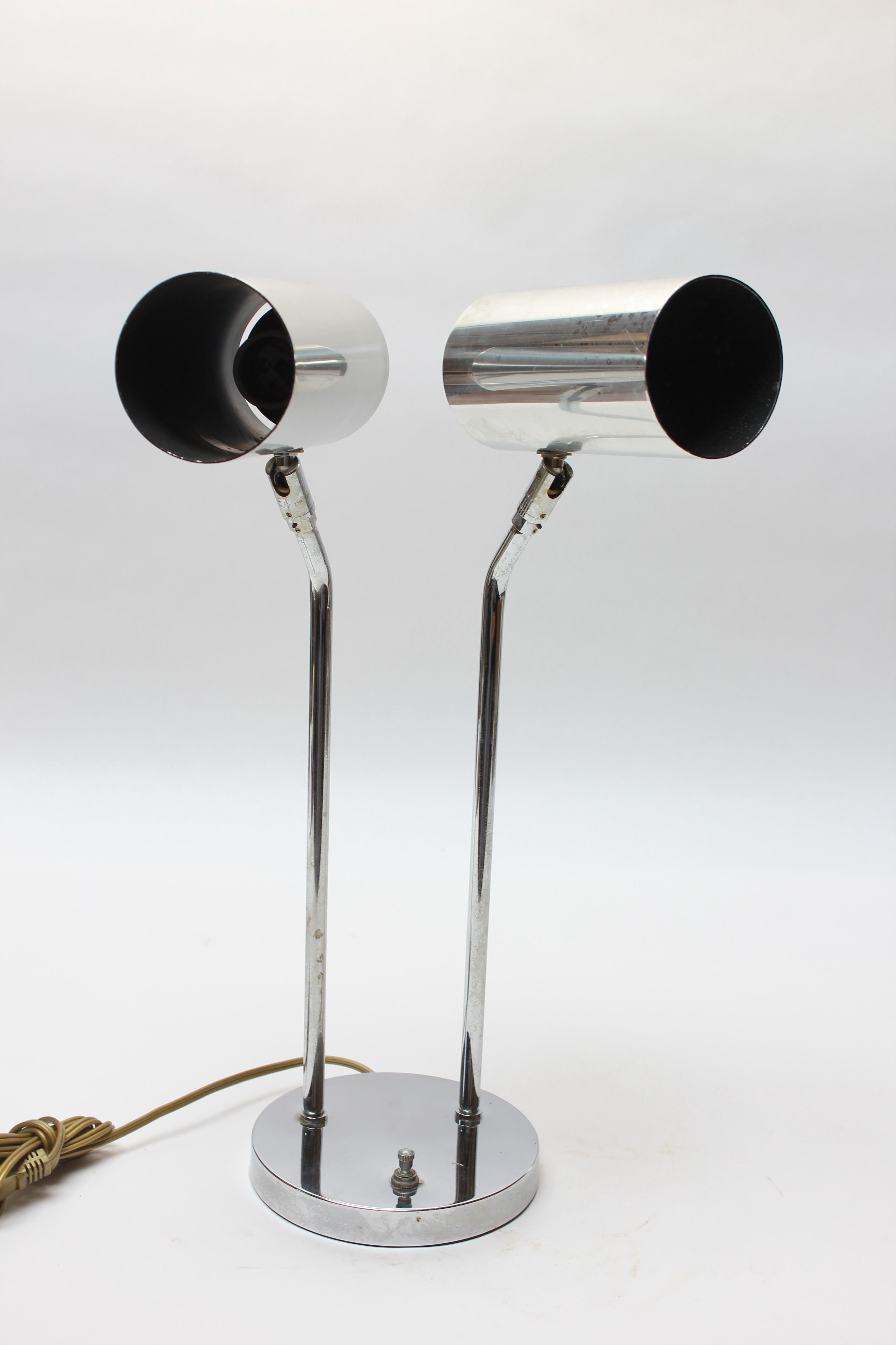 Américain Lampe de bureau vintage réglable à double tige chromée de Robert Sonneman en vente