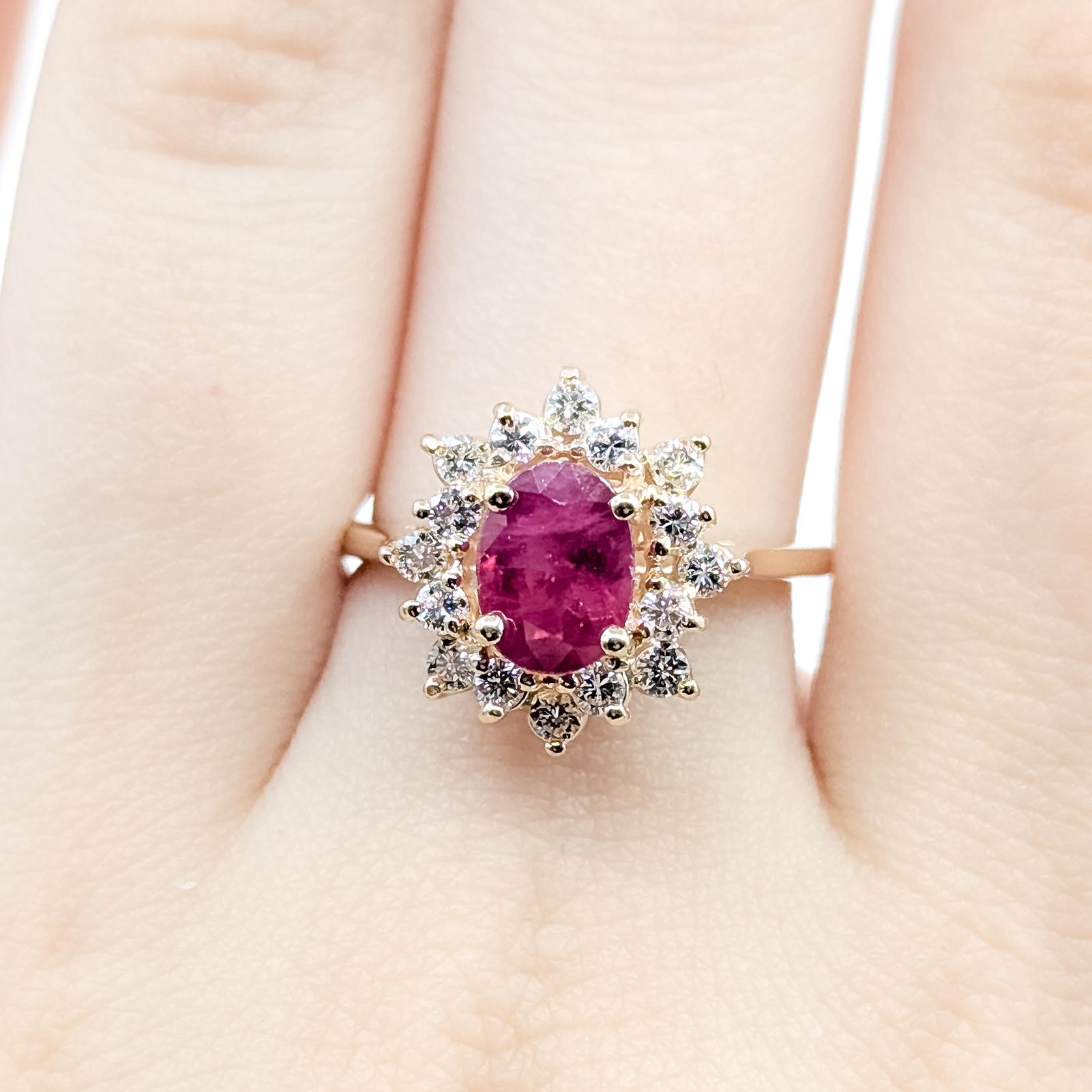 Donna Anello Vintage con doppia aureola di rubini e diamanti in 14 carati in vendita