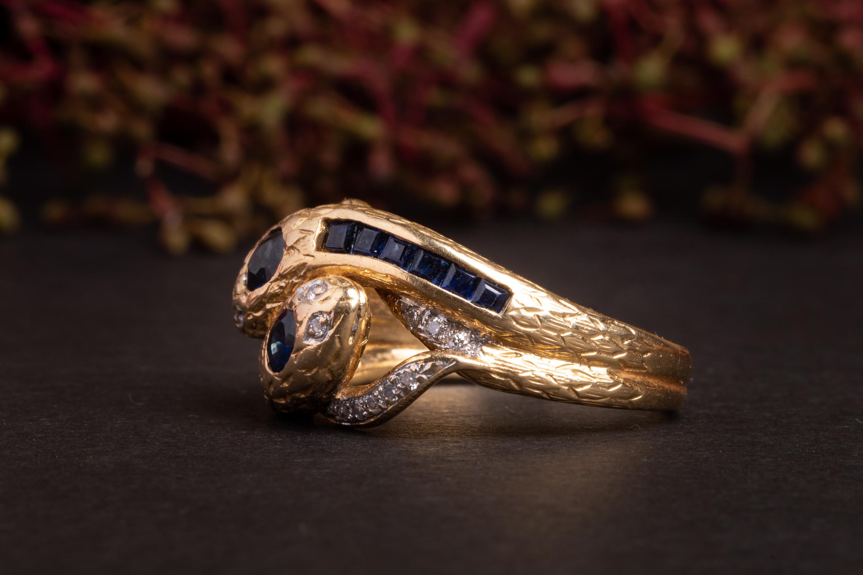 Vintage Double Headed 18k Gold Sapphire and Diamond Snake Ring In Excellent Condition In Rottedam, NL