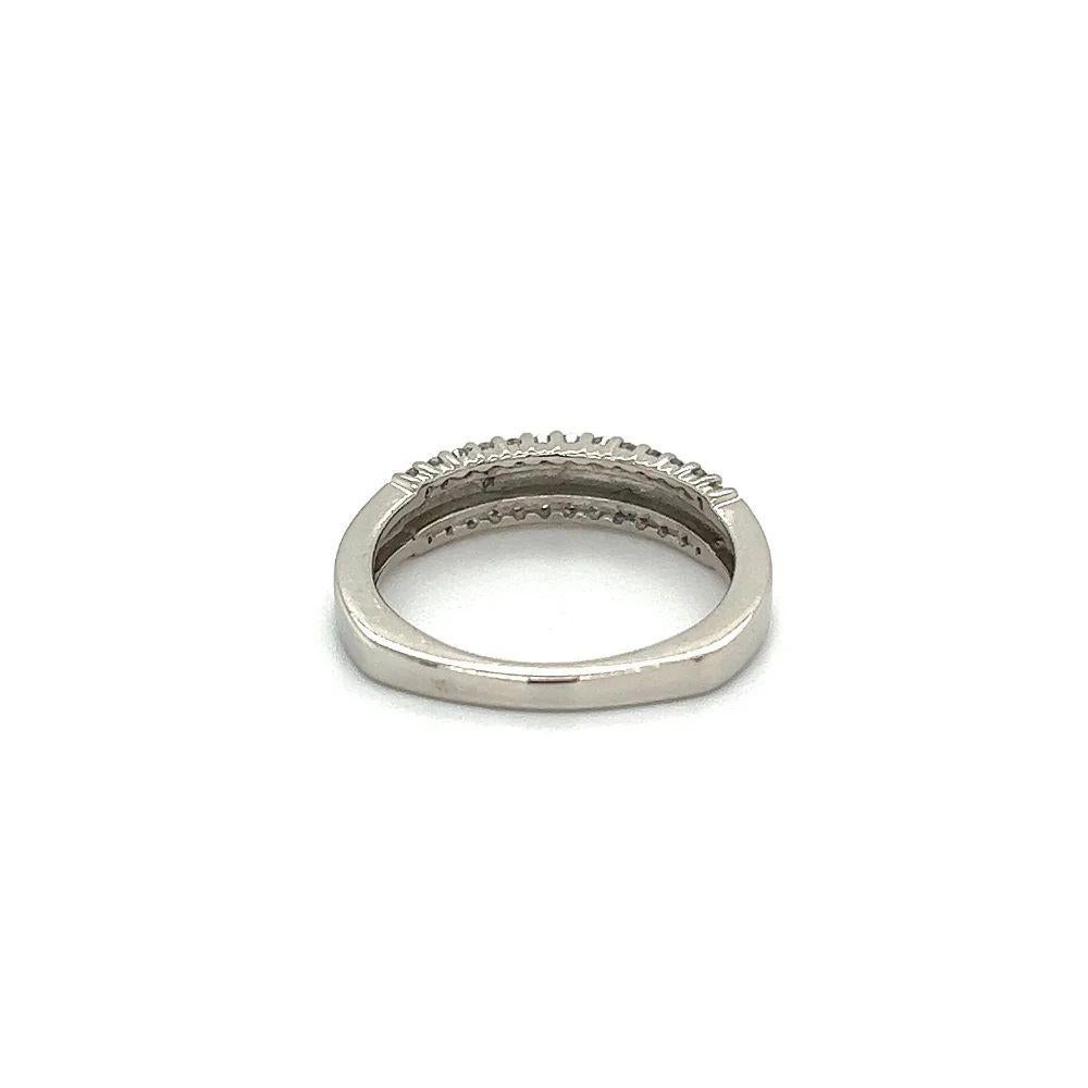 Vintage Double Row Diamond Platinum Band Ring In Excellent Condition For Sale In Montreal, QC