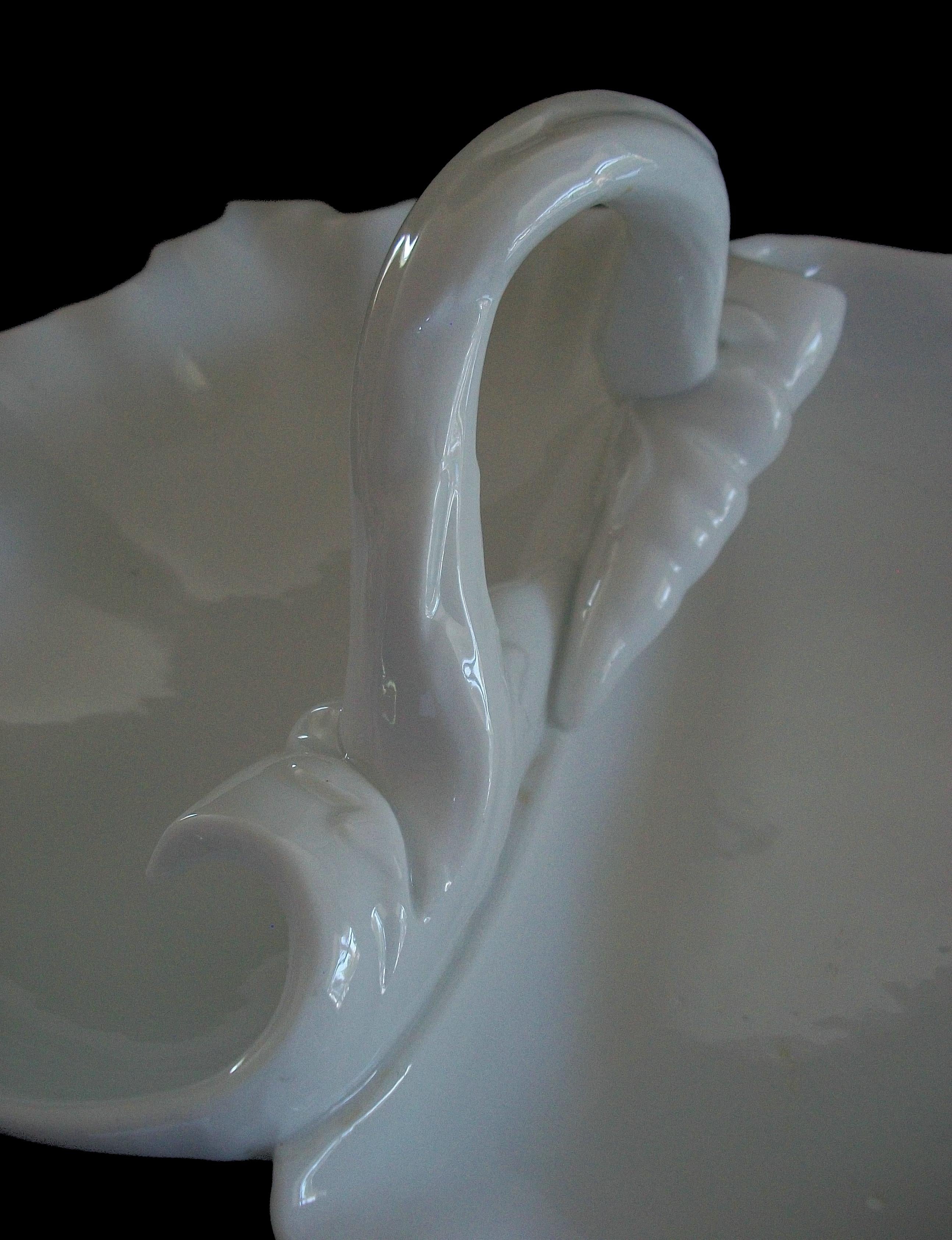 Vintage Double Shell Form glasierten Eisenstein servieren Dish - K.K. - 20. im Angebot 9
