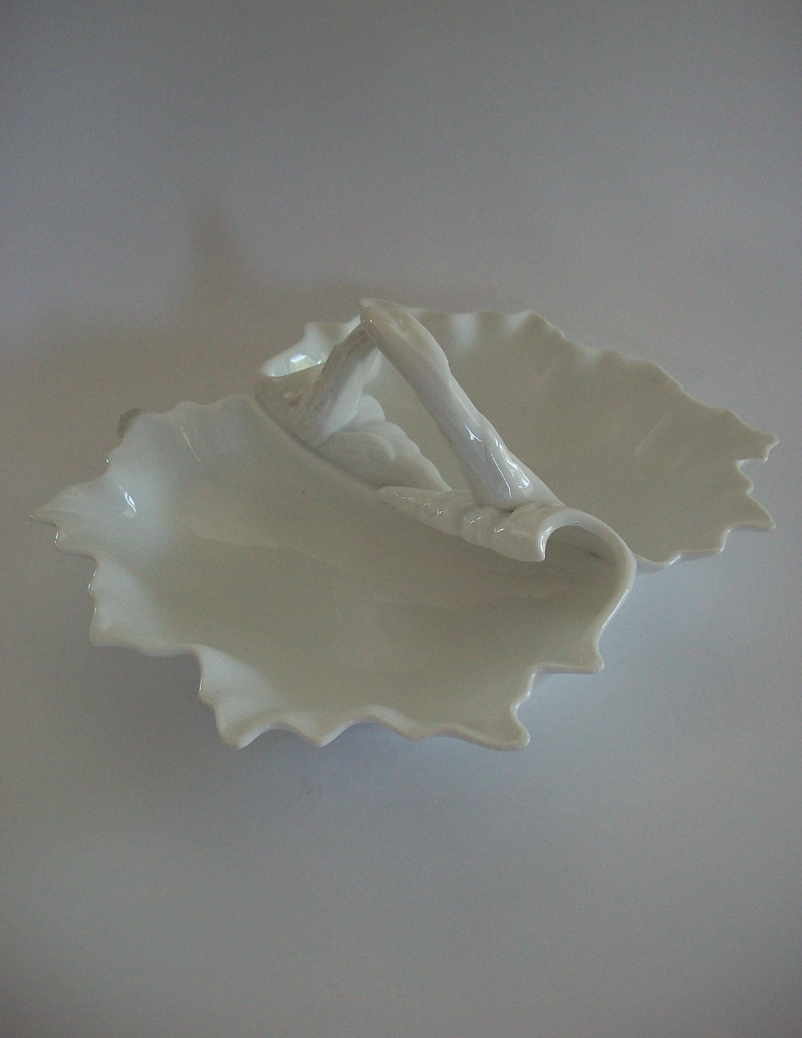 Vintage Double Shell Form glasierten Eisenstein servieren Dish - K.K. - 20. im Angebot 11