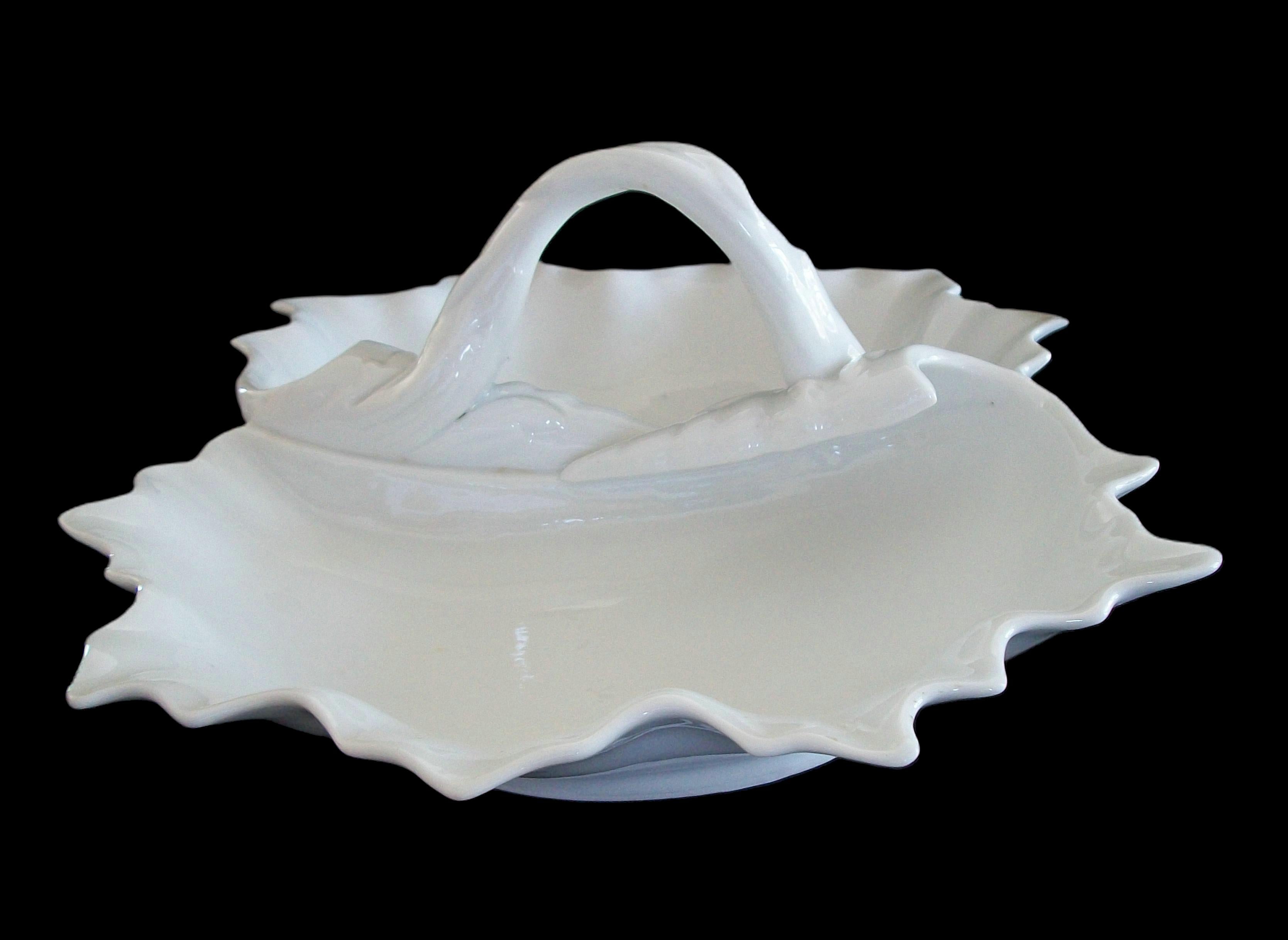 Vintage Double Shell Form glasierten Eisenstein servieren Dish - K.K. - 20. im Angebot 2