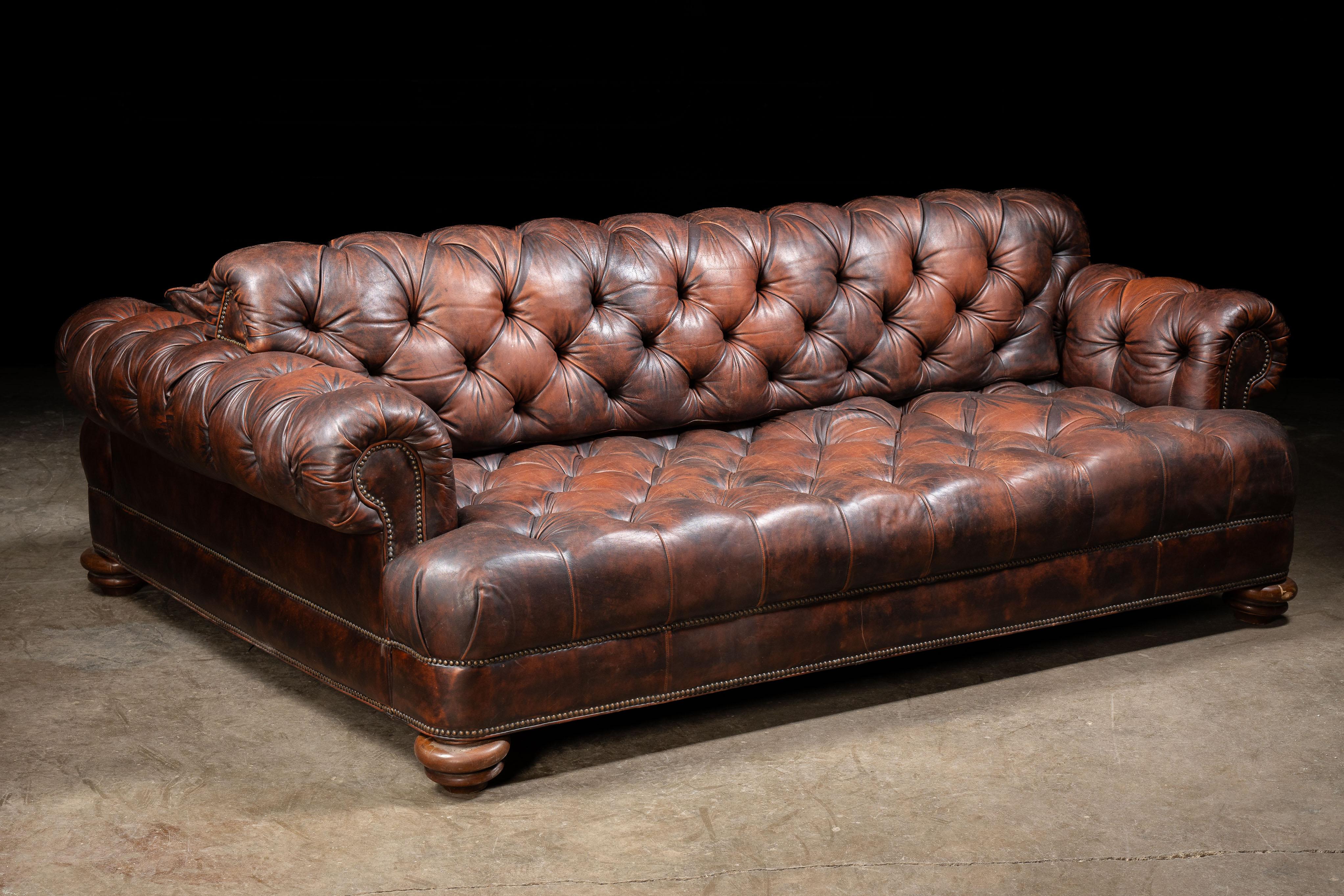 Américain Canapé Chesterfield vintage double face en Brown en vente
